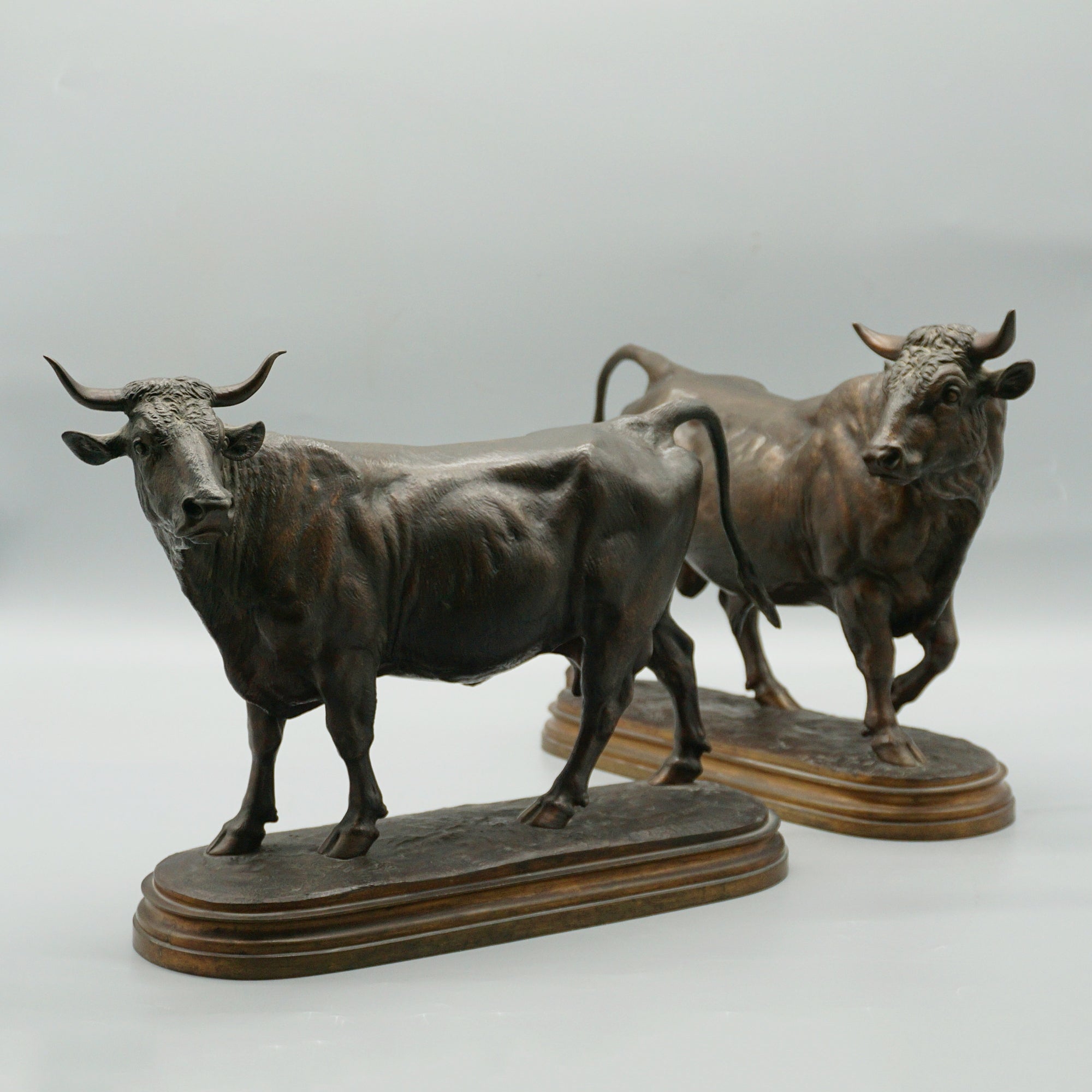 Mid 19th Century Bronze Sculptures of a Bull and a Cow by Isidore Bonheur - Jeroen Markies Art Deco