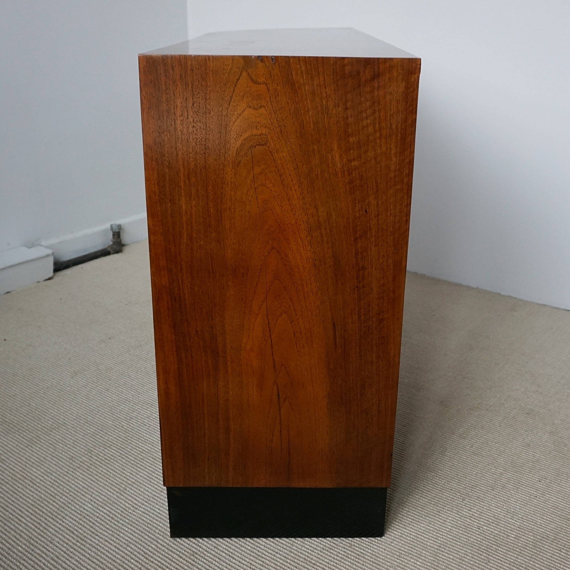 Vintage Art Deco Curved Bookcase Burr Walnut Veneered - Jeroen Markies Art Deco