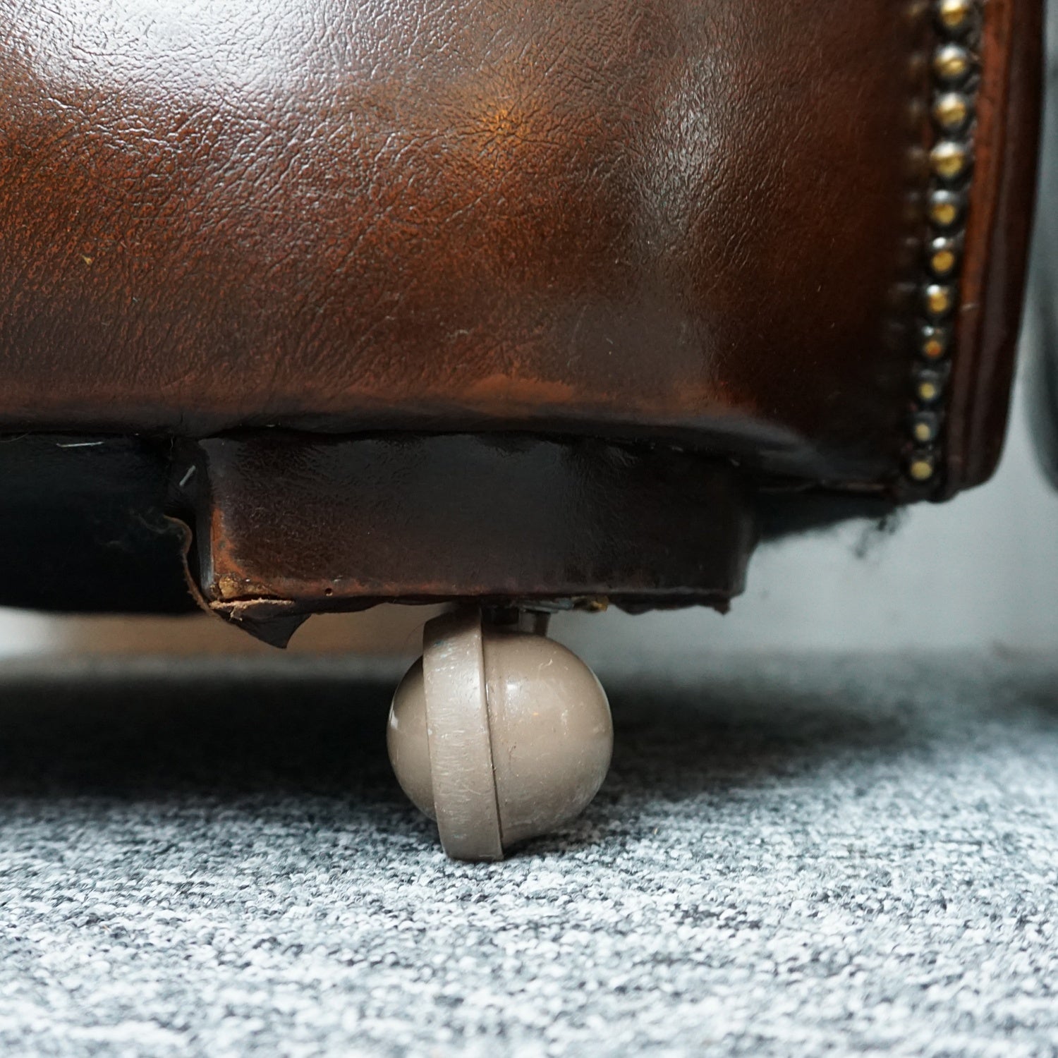 Pair of Art Deco Brown Leather Cloud Chairs - Jeroen Markies Art Deco