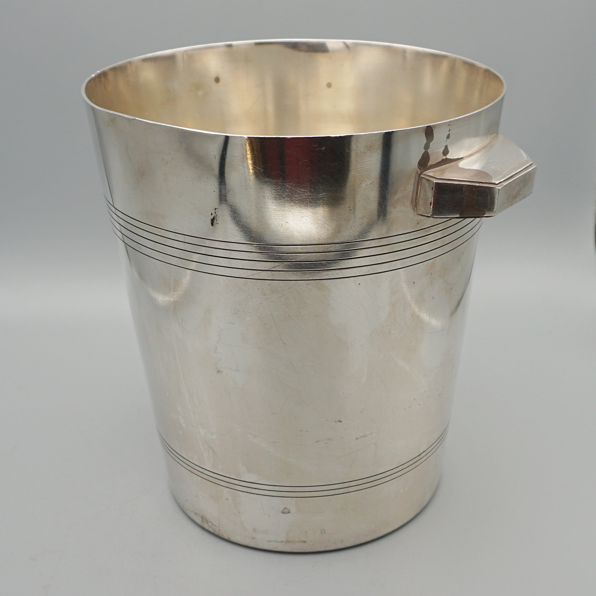 An Art Deco silver plated champagne bucket by Wiskemann - Jeroen Markies Art Deco
