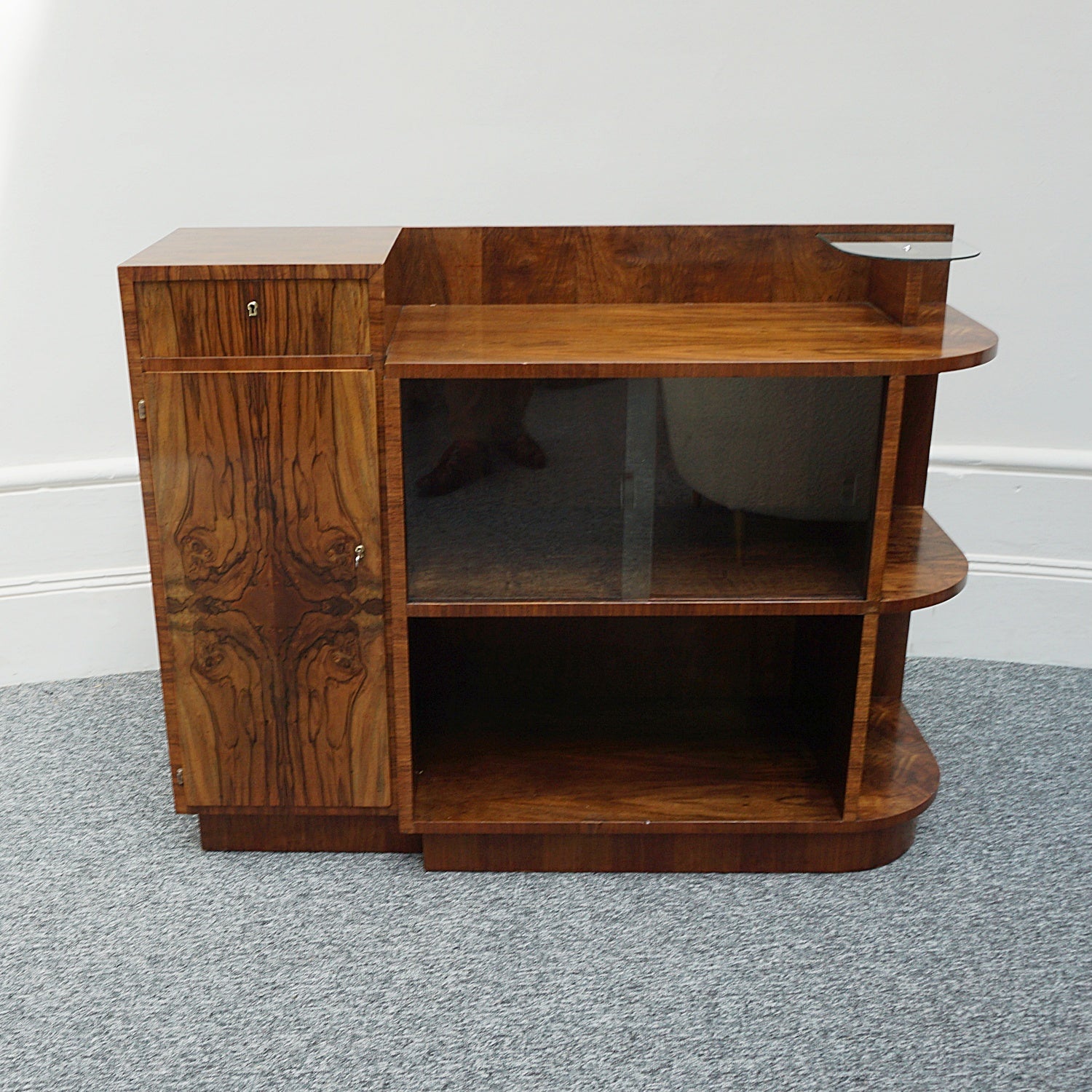 An Art Deco Modernist Cabinet with sliding glass doors - Jeroen Markies Art Deco