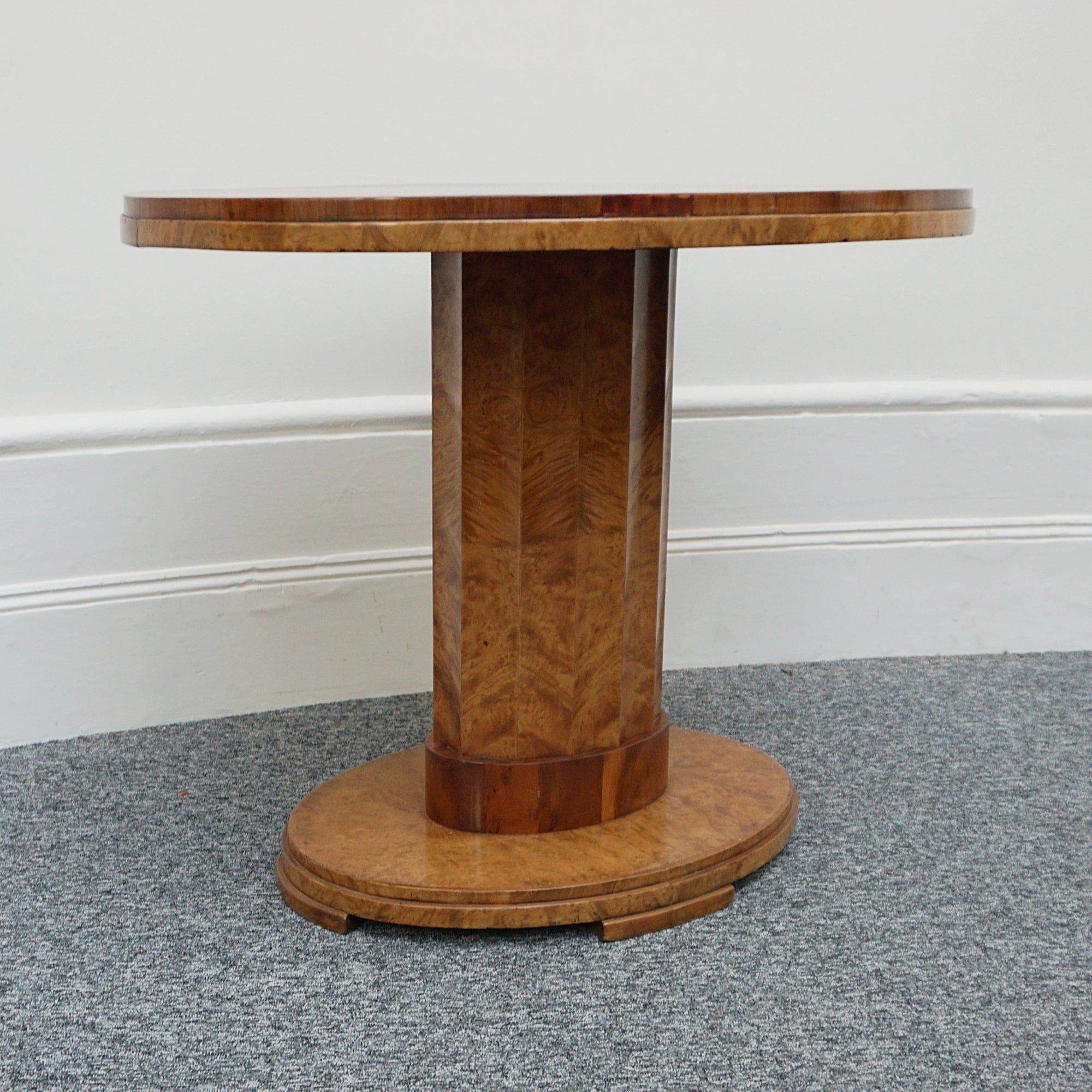 Art Deco centre table in burr walnut and elm by Harry & Lou Epstein - Jeroen Markies Art Deco
