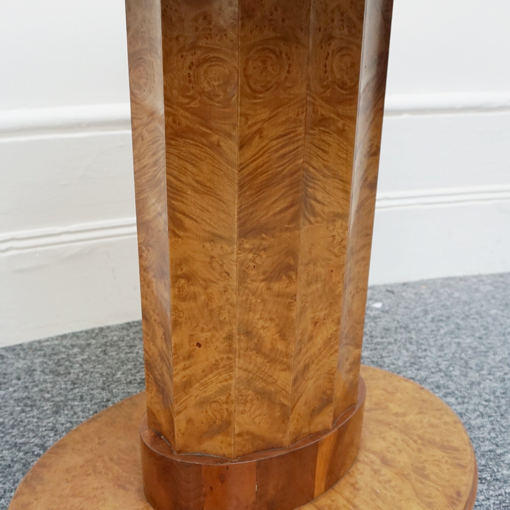 Art Deco centre table in burr walnut and elm by Harry & Lou Epstein - Jeroen Markies Art Deco