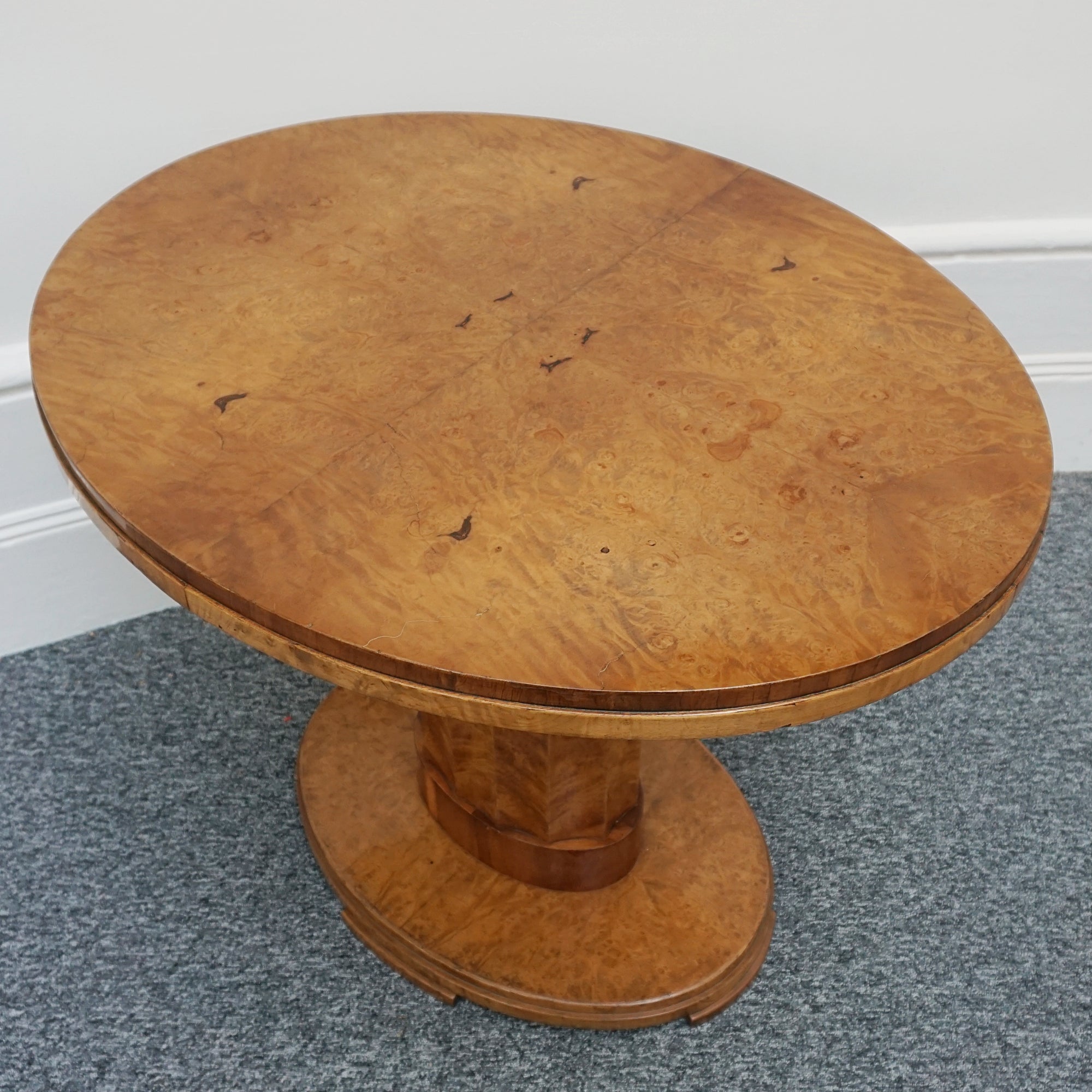 Art Deco centre table in burr walnut and elm by Harry & Lou Epstein - Jeroen Markies Art Deco