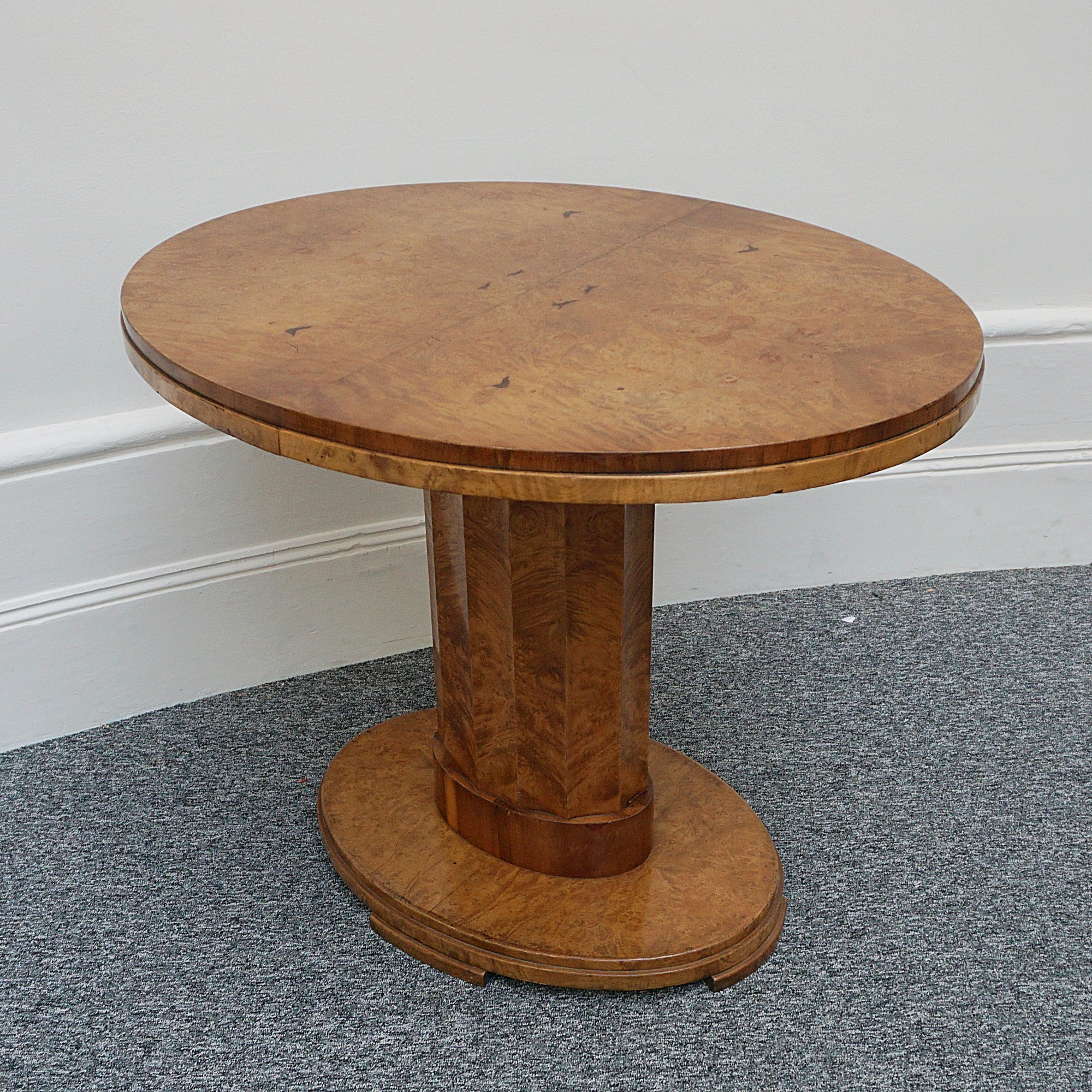 Art Deco centre table in burr walnut and elm by Harry & Lou Epstein - Jeroen Markies Art Deco