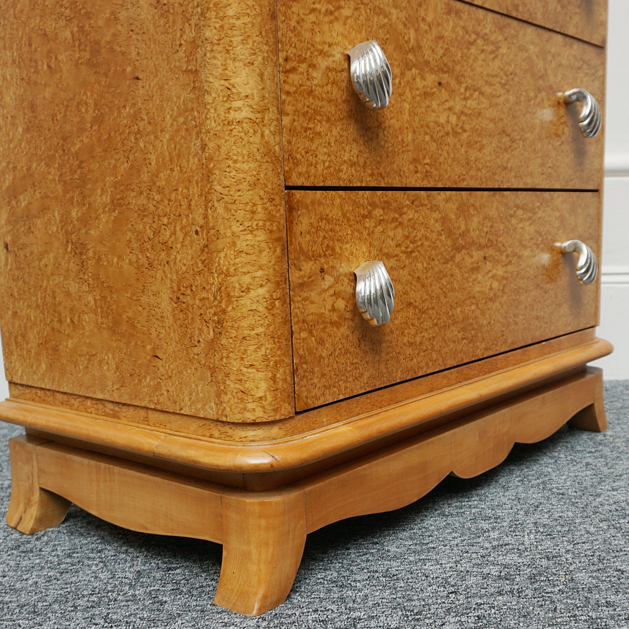 Art Deco Karelian Birch French Chest of Draws. Shell ornate handles original - Jeroen Markies Art Deco