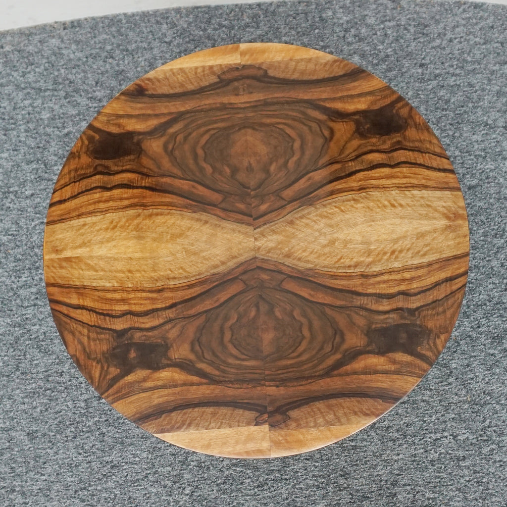 An Art Deco side table. Burr and figured walnut. Solid walnut legs. 1930s antique side table - Jeroen Markies Art Deco