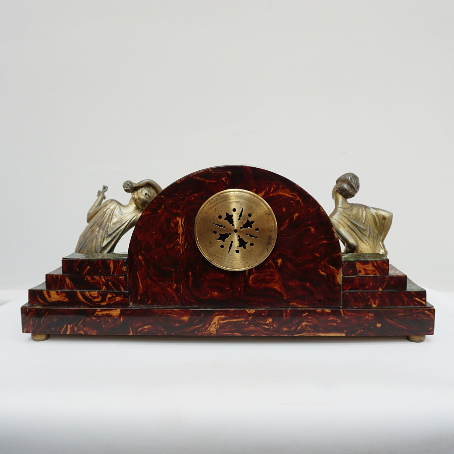 An Art Deco clock with spelter ladies - Jeroen Markies Art Deco