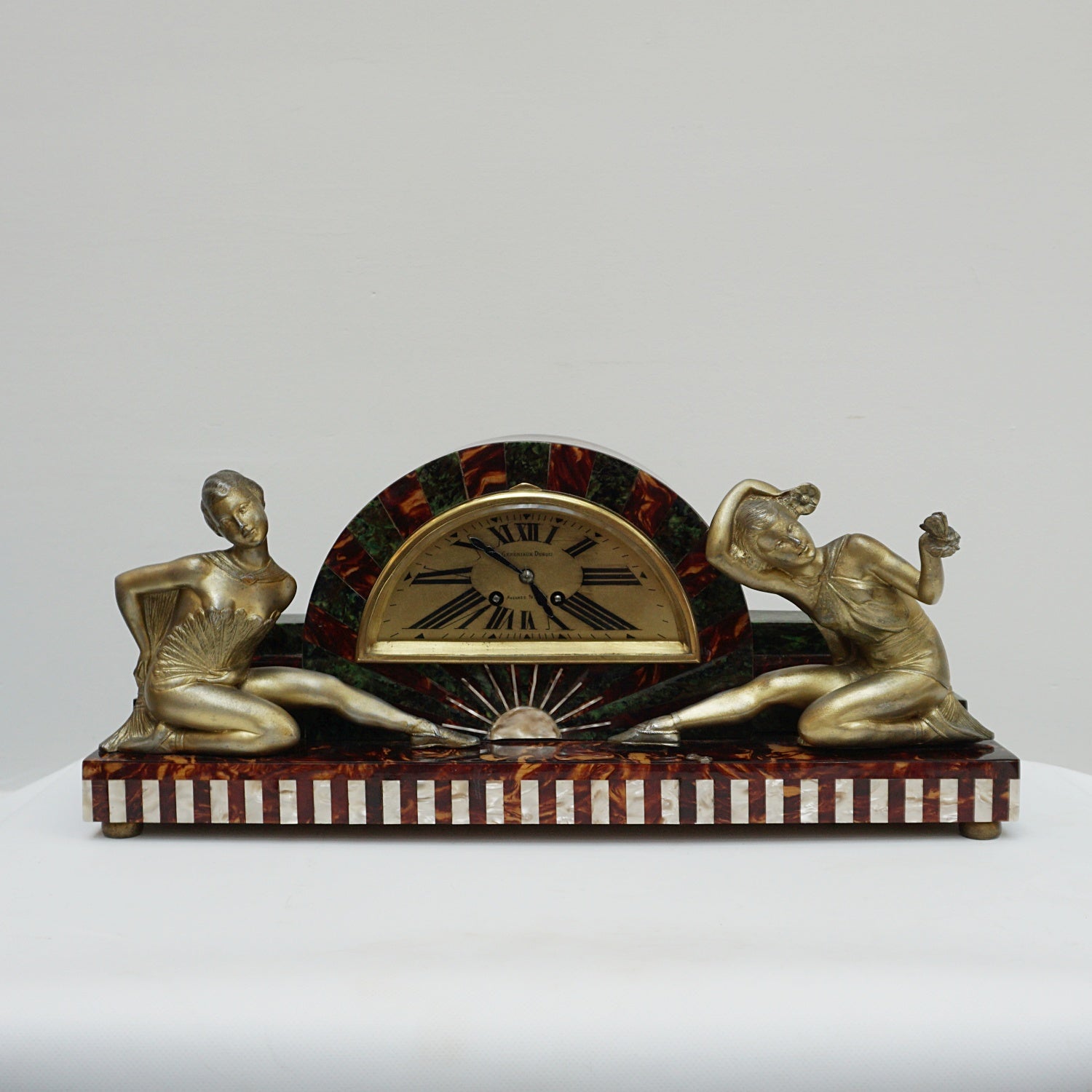 An Art Deco clock with spelter ladies - Jeroen Markies Art Deco