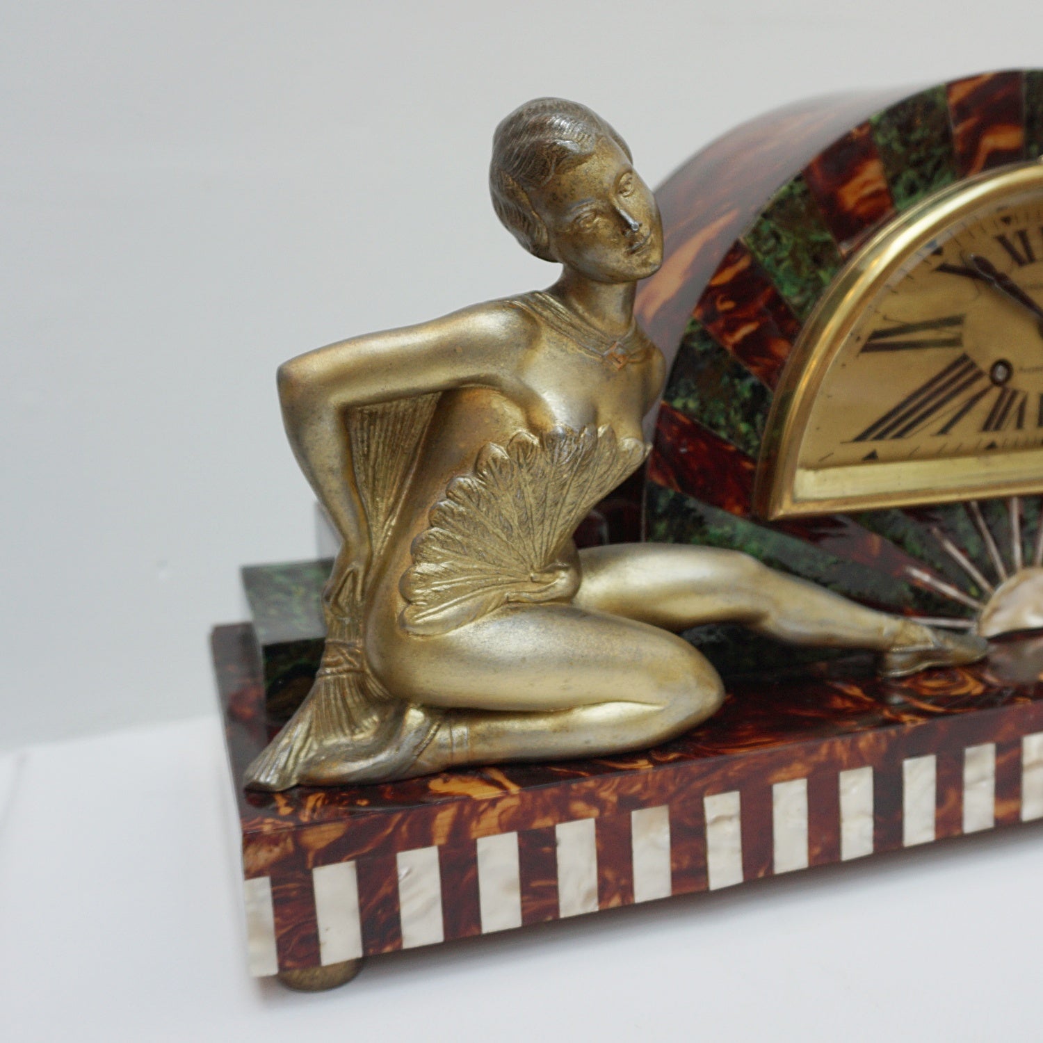 An Art Deco clock with spelter ladies - Jeroen Markies Art Deco