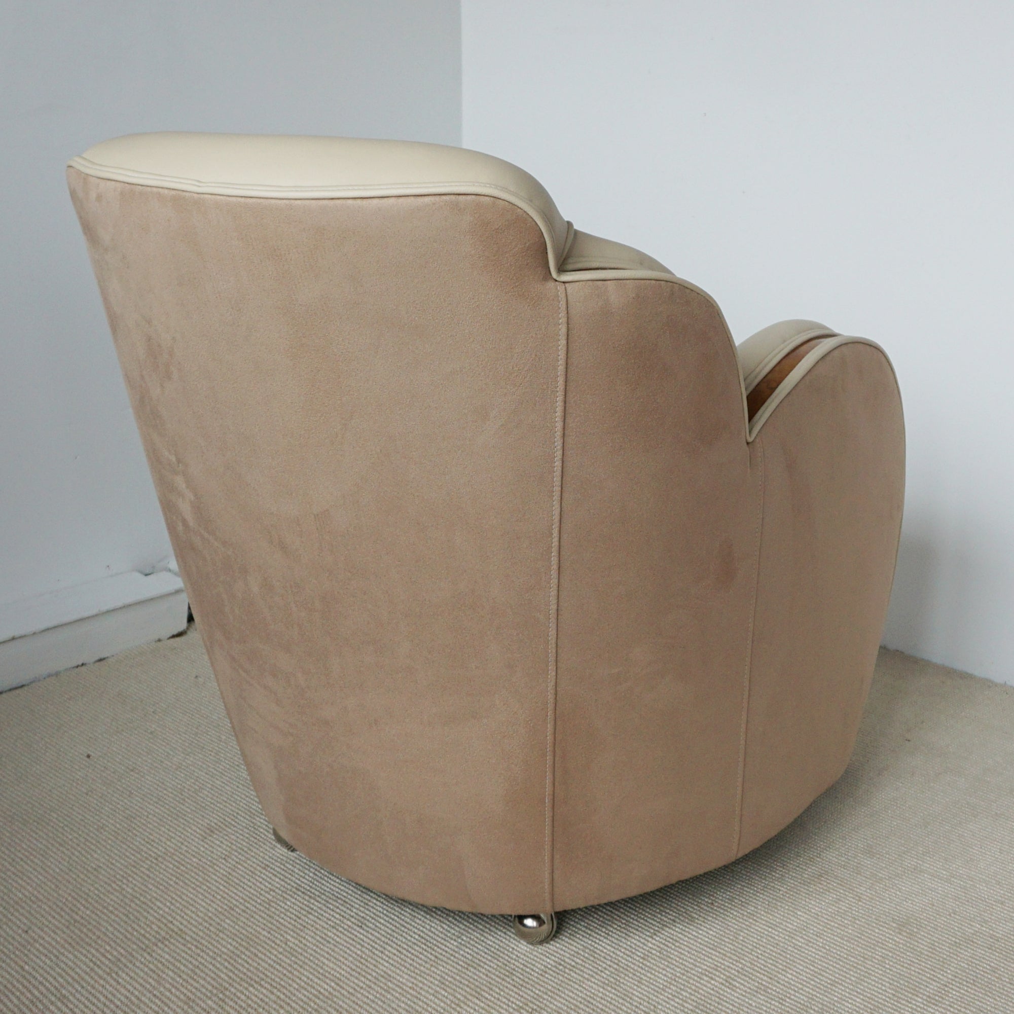 Pair of Art Deco Cloud Chairs by Harry & Lou Epstein - Burr Walnut and Cream Leather Lounge Chairs - Jeroen Markies Art Deco