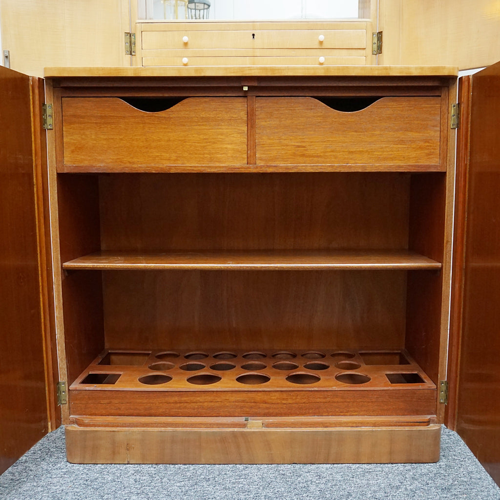 An Art Deco cocktail cabinet by Heal's of London. 1930s cocktail bar. Vintage cocktail cabinet. 1930s, satinwood. - Jeroen Markies Art Deco
