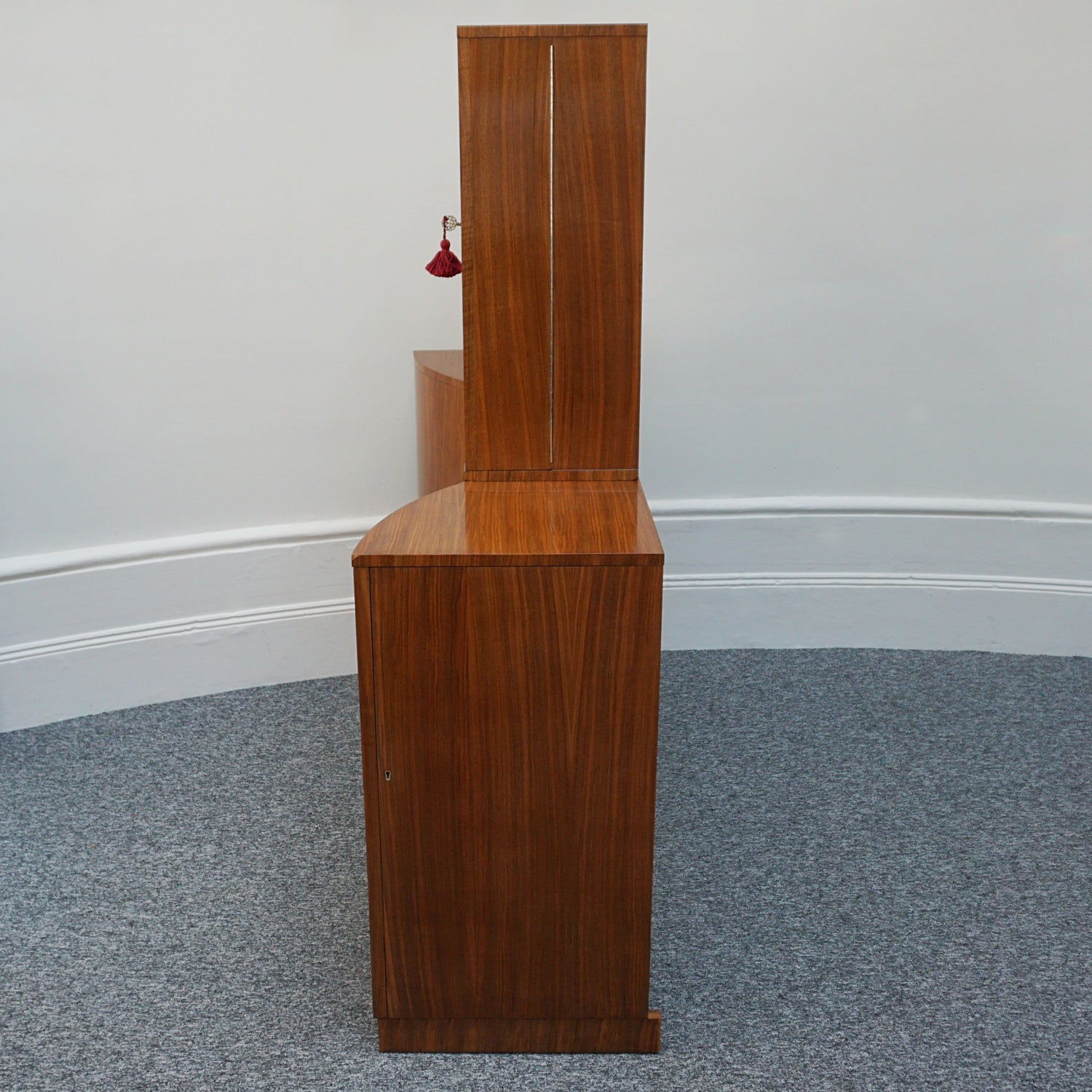 Original Art Deco Figured Walnut Cocktail / Drinks Cabinet - Jeroen Markies Art Deco