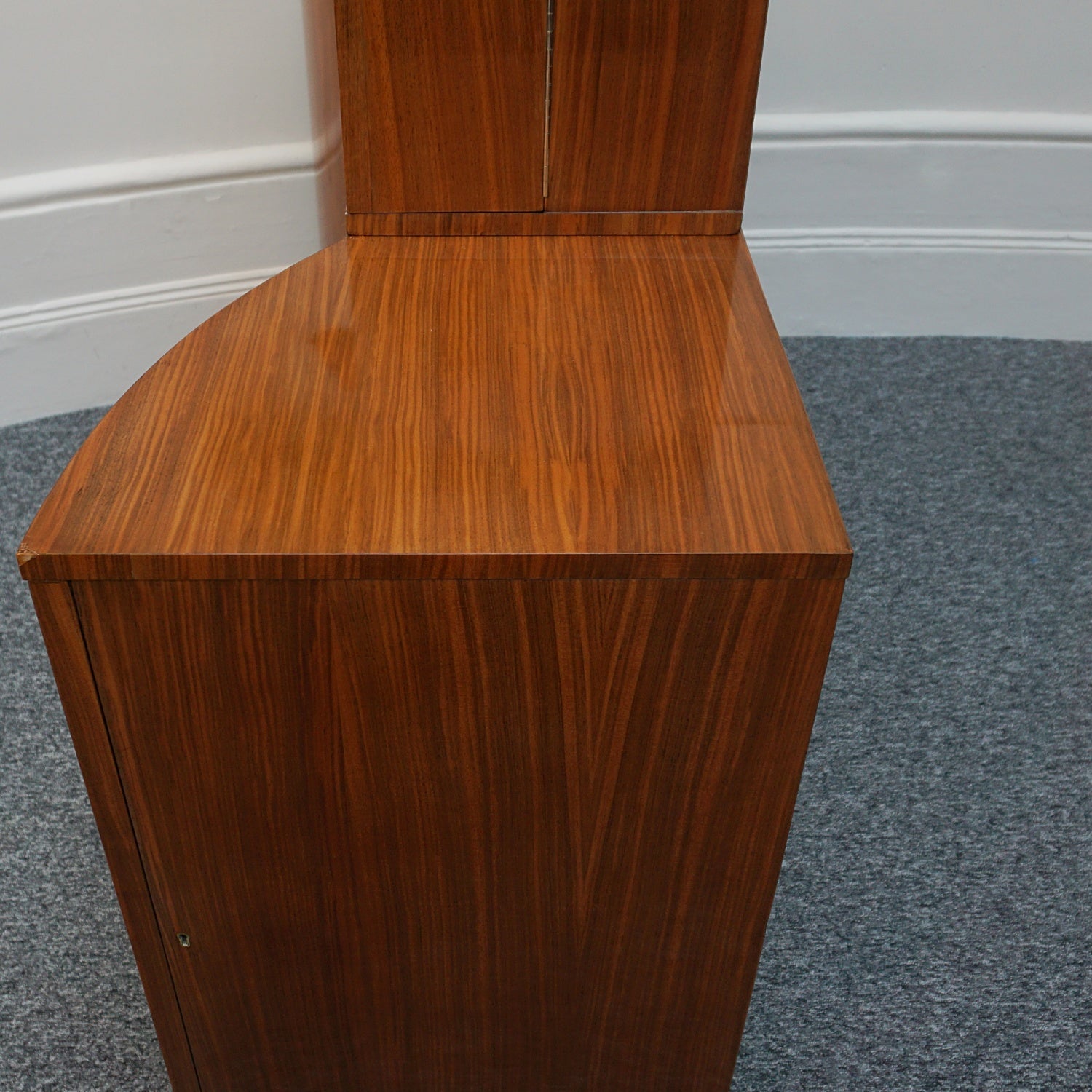 Original Art Deco Figured Walnut Cocktail / Drinks Cabinet - Jeroen Markies Art Deco