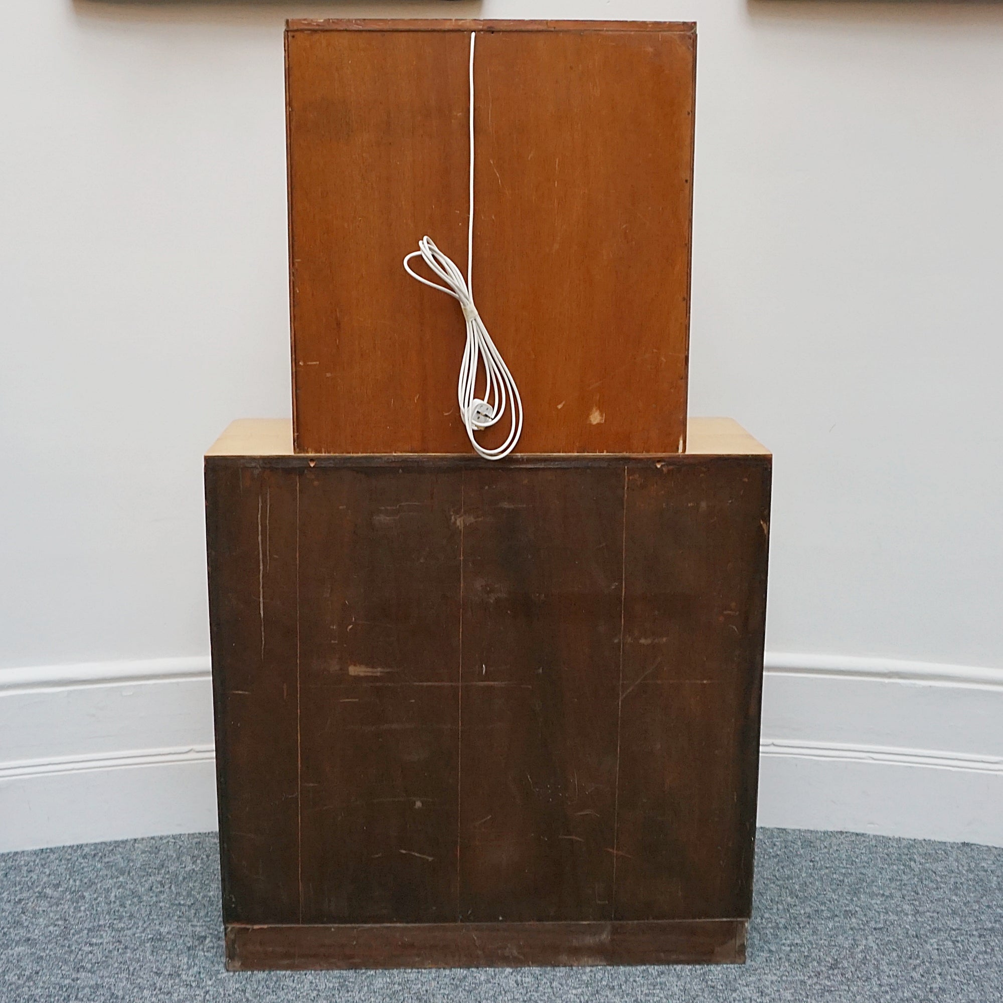 An Art Deco cocktail cabinet by Heal's of London. 1930s cocktail bar. Vintage cocktail cabinet. 1930s, satinwood. - Jeroen Markies Art Deco