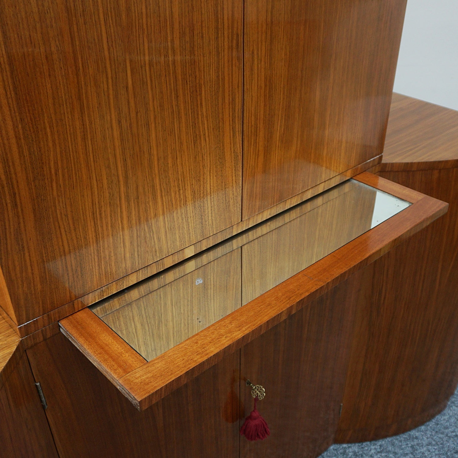 Original Art Deco Figured Walnut Cocktail / Drinks Cabinet - Jeroen Markies Art Deco