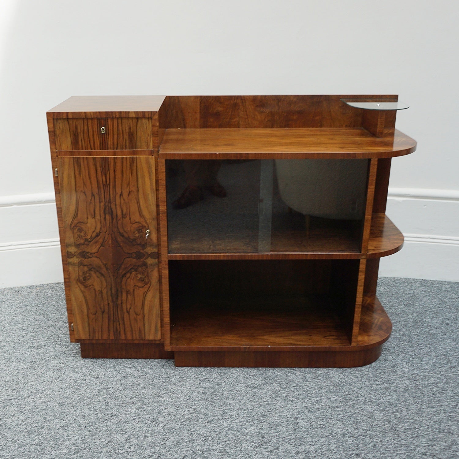 An ARt Deco Modernist Cabinet with sliding glass doors - Jeroen Markies Art Deco