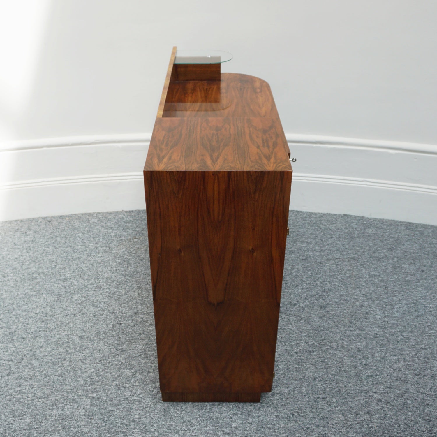 An ARt Deco Modernist Cabinet with sliding glass doors - Jeroen Markies Art Deco