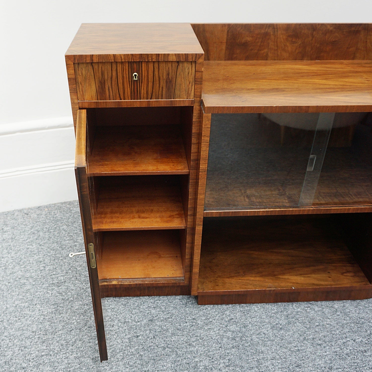 An ARt Deco Modernist Cabinet with sliding glass doors - Jeroen Markies Art Deco