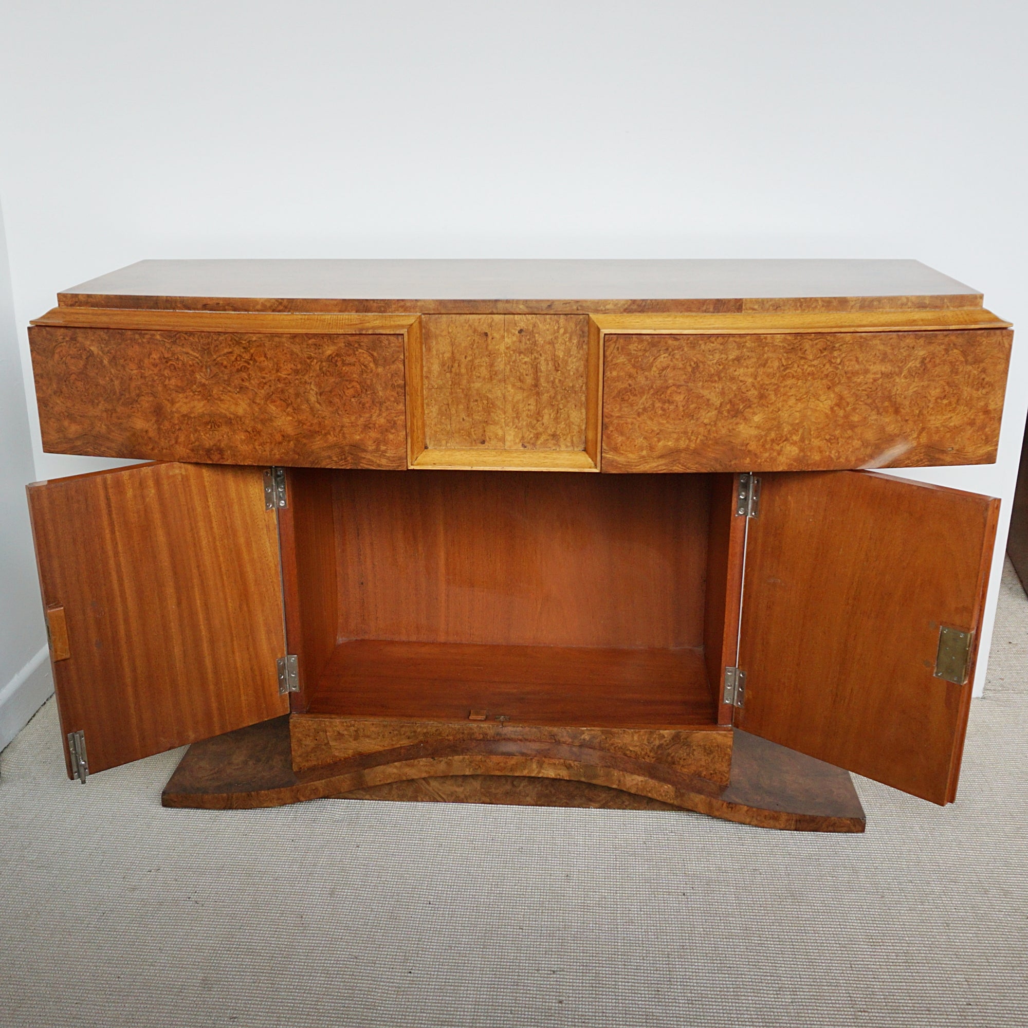 Burr Walnut Console Table by Hille. 1930's English furniture- Jeroen Markies Art Deco
