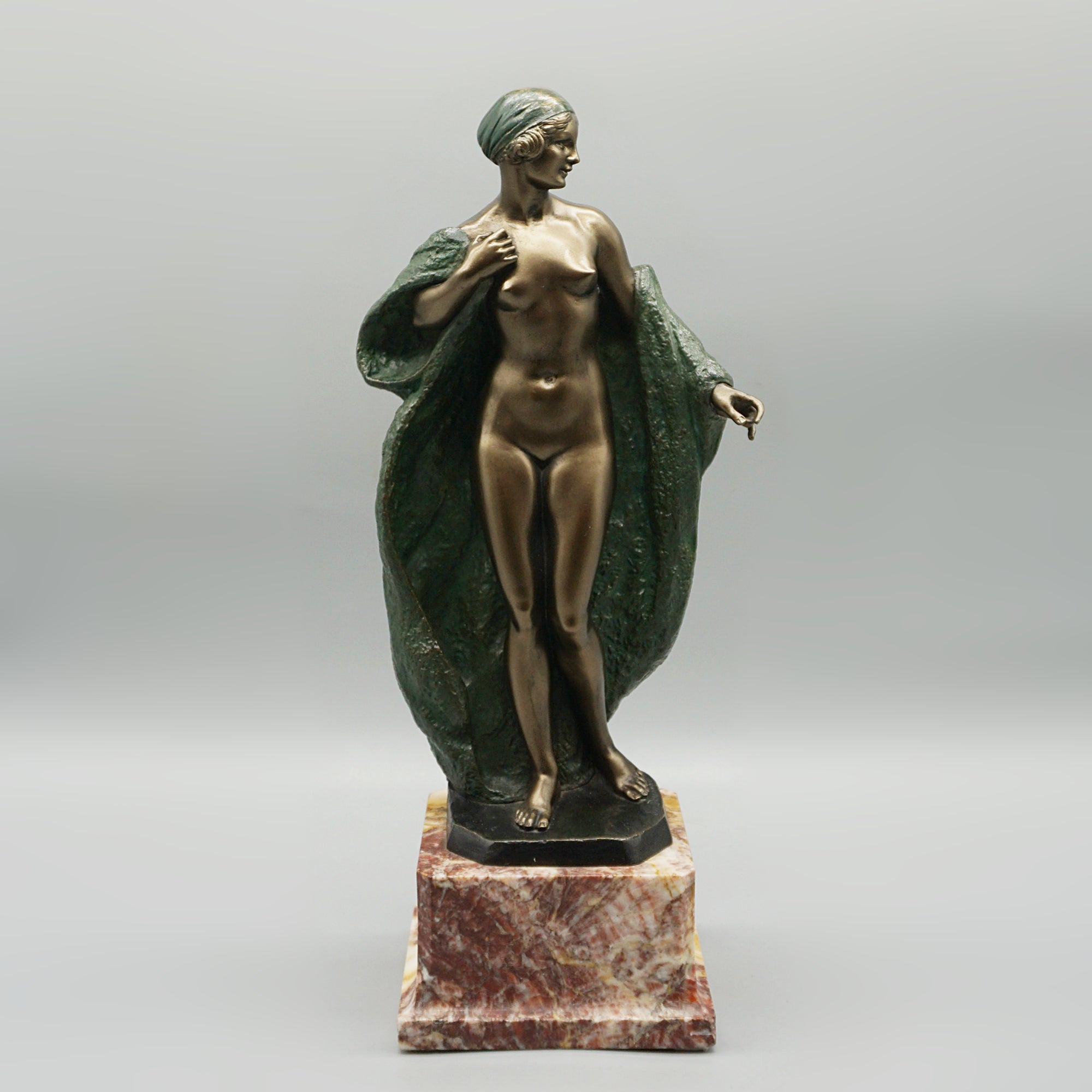 Female Nude with Cloak - Art Deco Bronze Sculpture - Jeroen Markies Art Deco