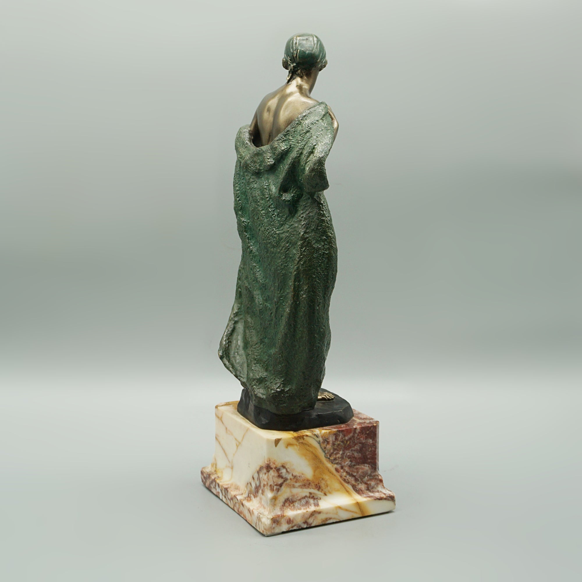 Female Nude with Cloak - Art Deco Bronze Sculpture - Jeroen Markies Art Deco