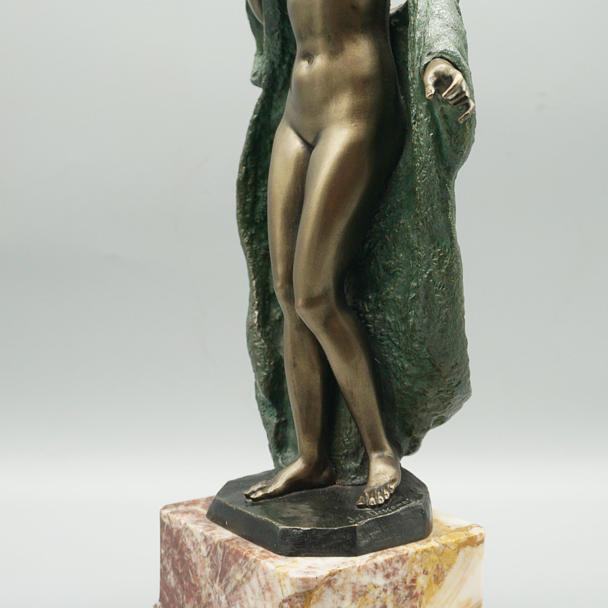 Female Nude with Cloak - Art Deco Bronze Sculpture - Jeroen Markies Art Deco