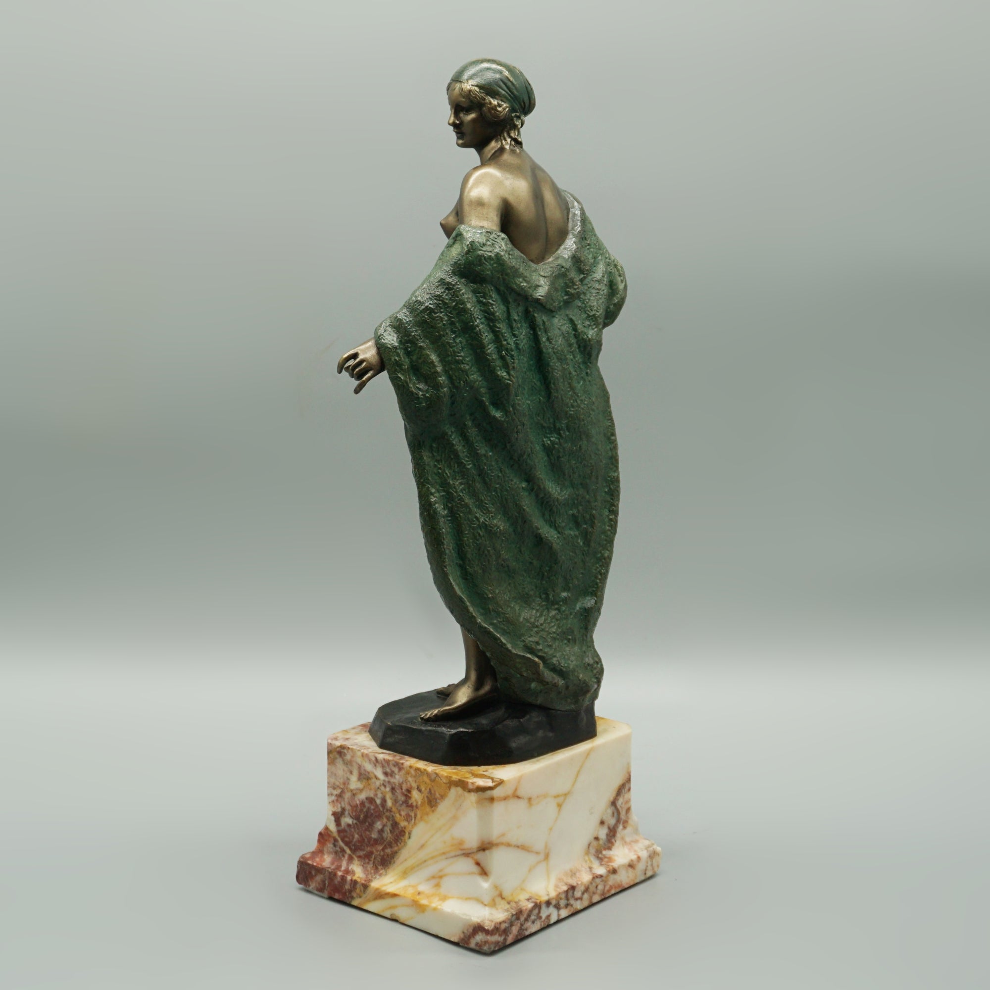 Female Nude with Cloak - Art Deco Bronze Sculpture - Jeroen Markies Art Deco