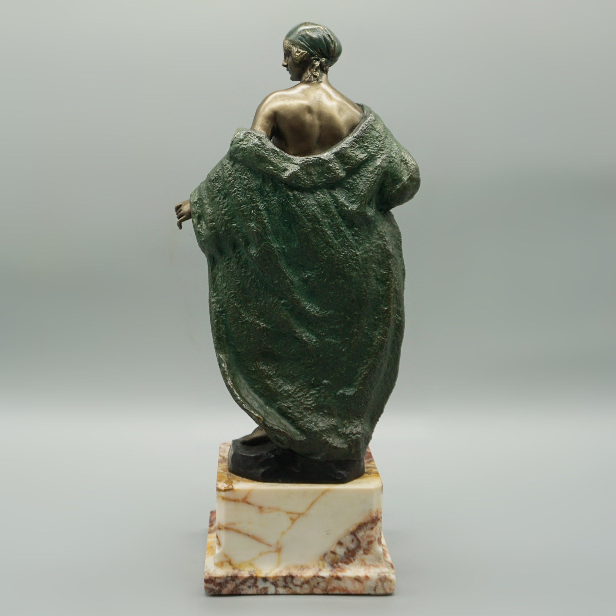 Female Nude with Cloak - Art Deco Bronze Sculpture - Jeroen Markies Art Deco