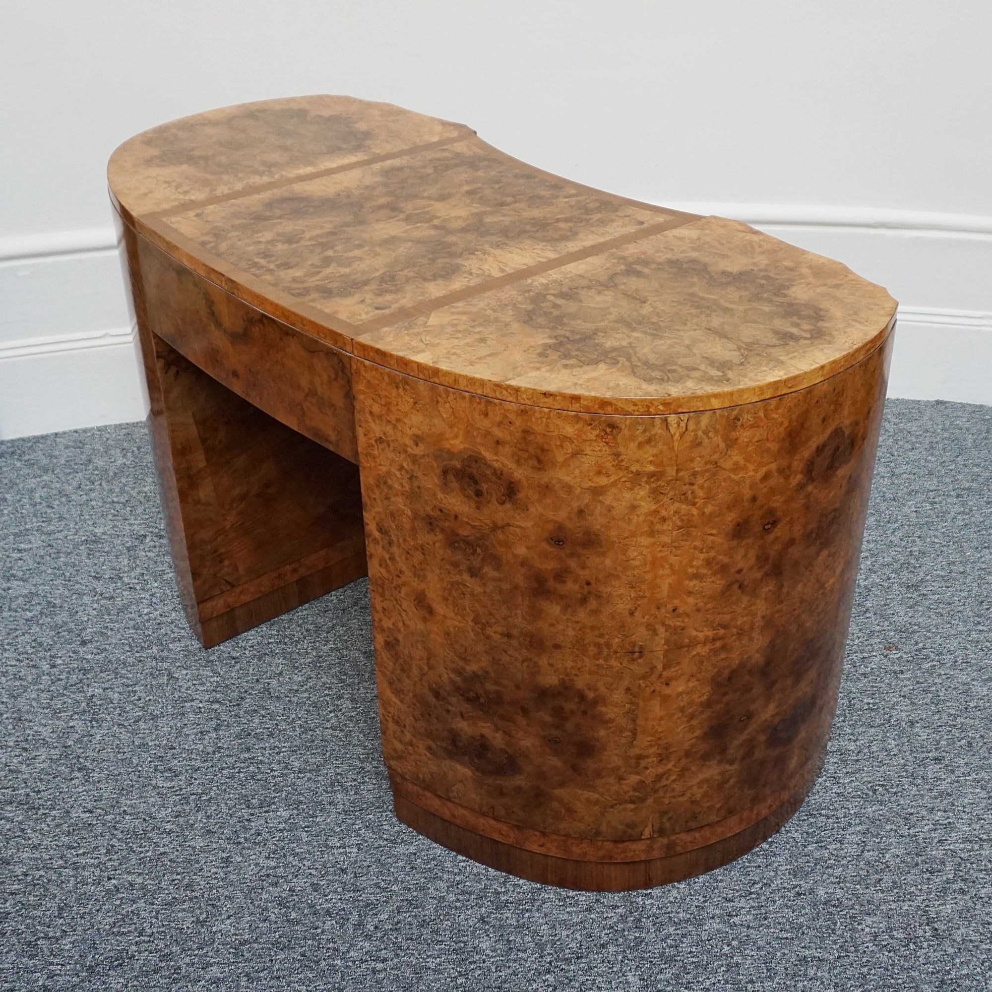 English Art Deco Desk. Curved Desk, Burr walnut, circa 1935 - Jeroen Markies Art Deco