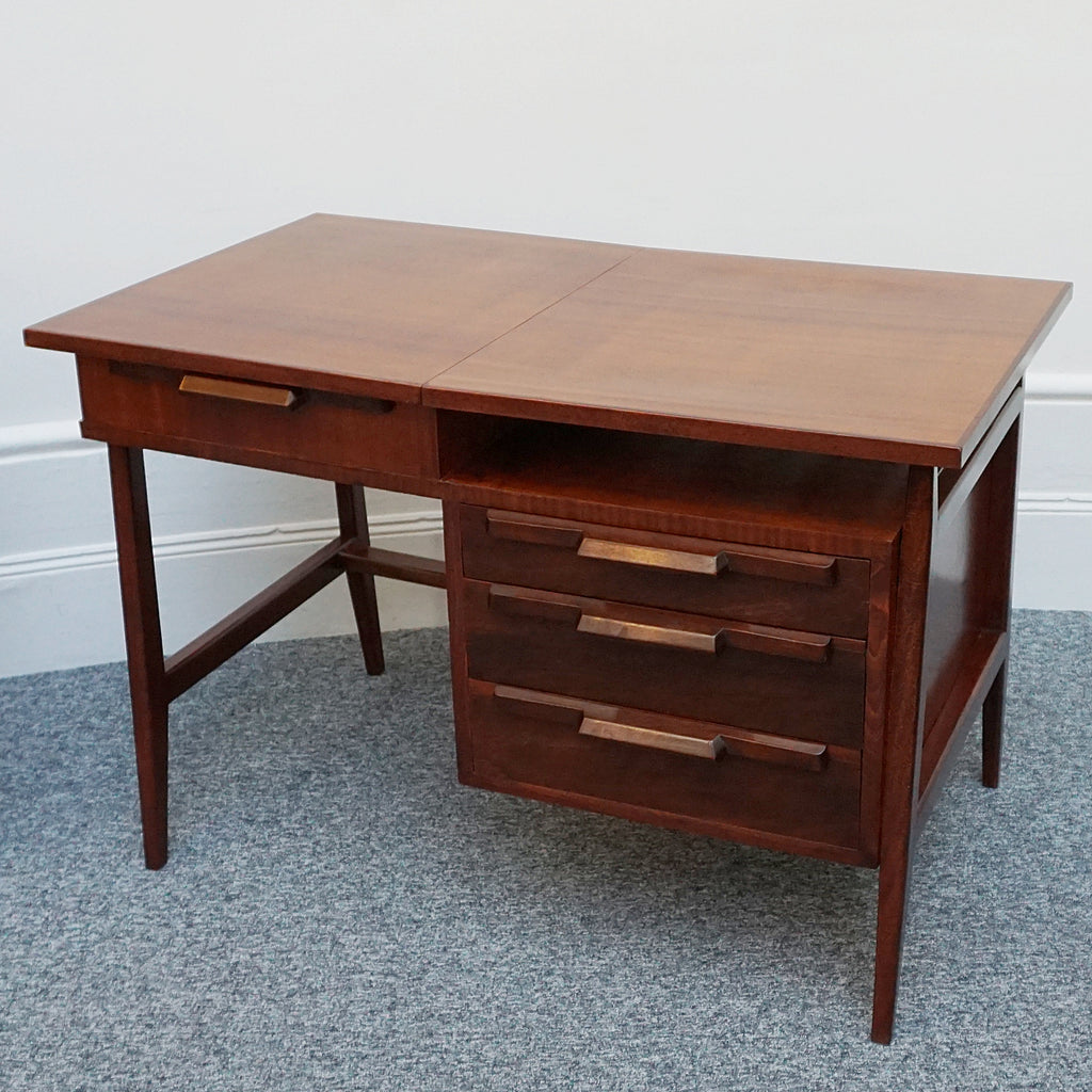 Mid-Century writing Desk Attributed to Gio Ponti. Mahogany and beech wood desk. Mid-Century Italian Design - Jeroen Markies Art Deco
