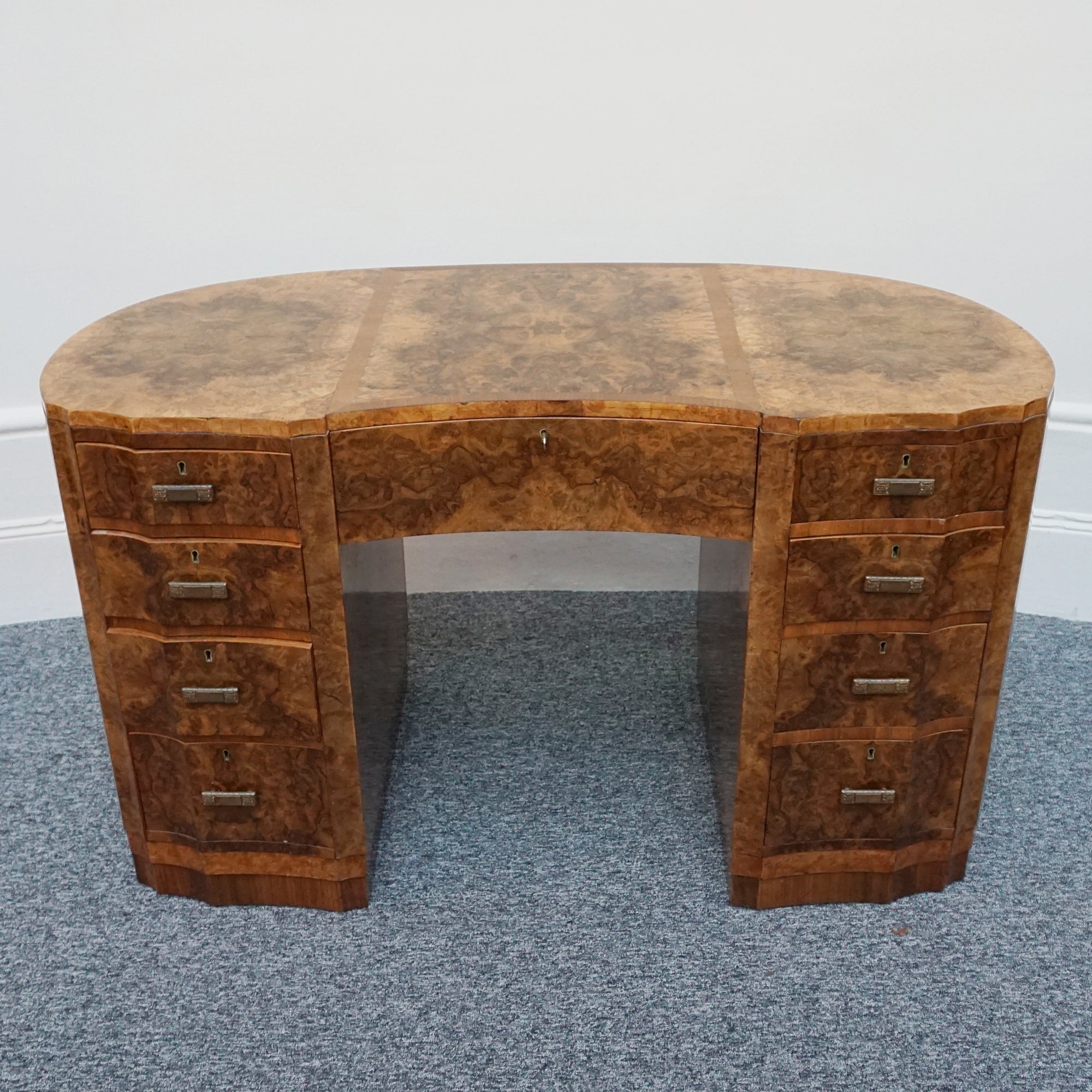 English Art Deco Desk. Curved Desk, Burr walnut, circa 1935 - Jeroen Markies Art Deco