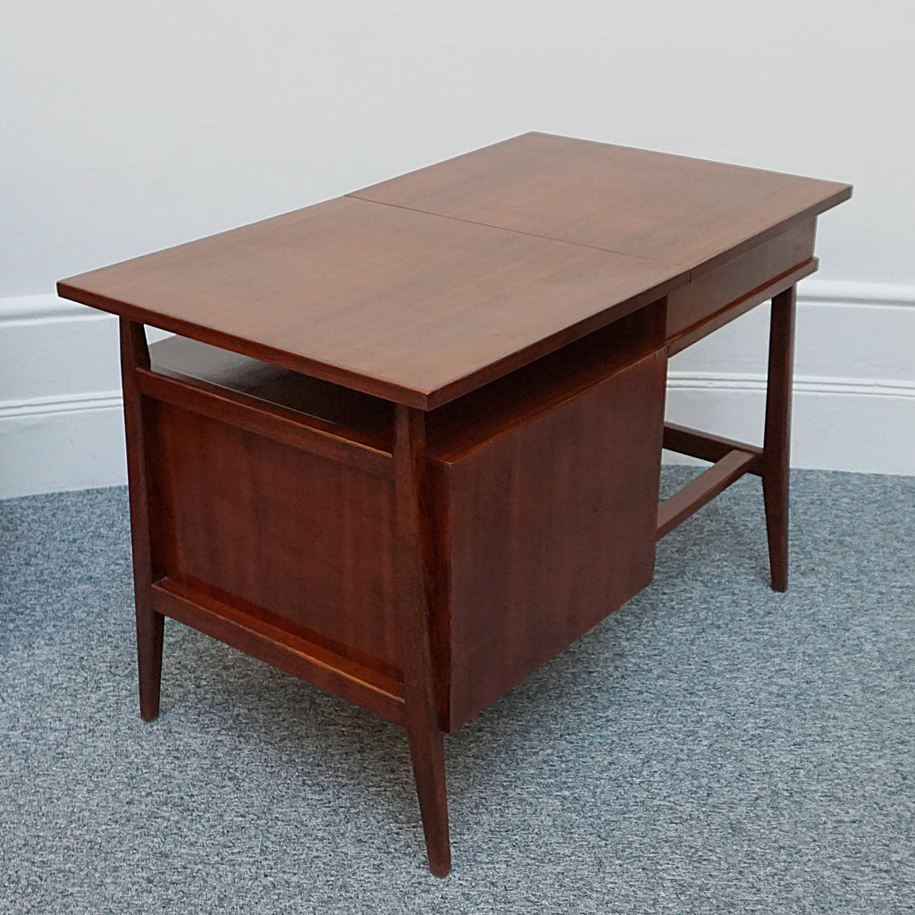 Mid-Century writing Desk Attributed to Gio Ponti. Mahogany and beech wood desk. Mid-Century Italian Design - Jeroen Markies Art Deco