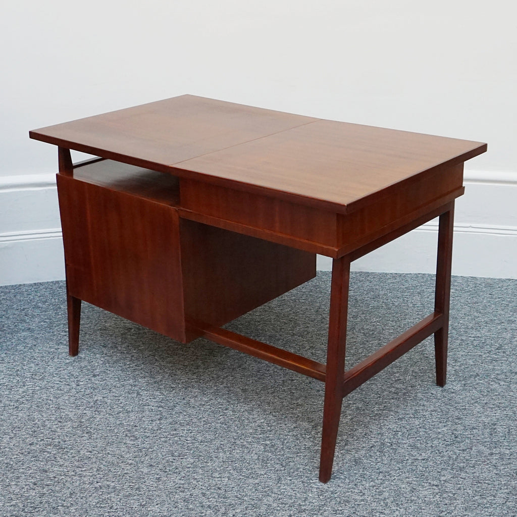 Mid-Century writing Desk Attributed to Gio Ponti. Mahogany and beech wood desk. Mid-Century Italian Design - Jeroen Markies Art Deco