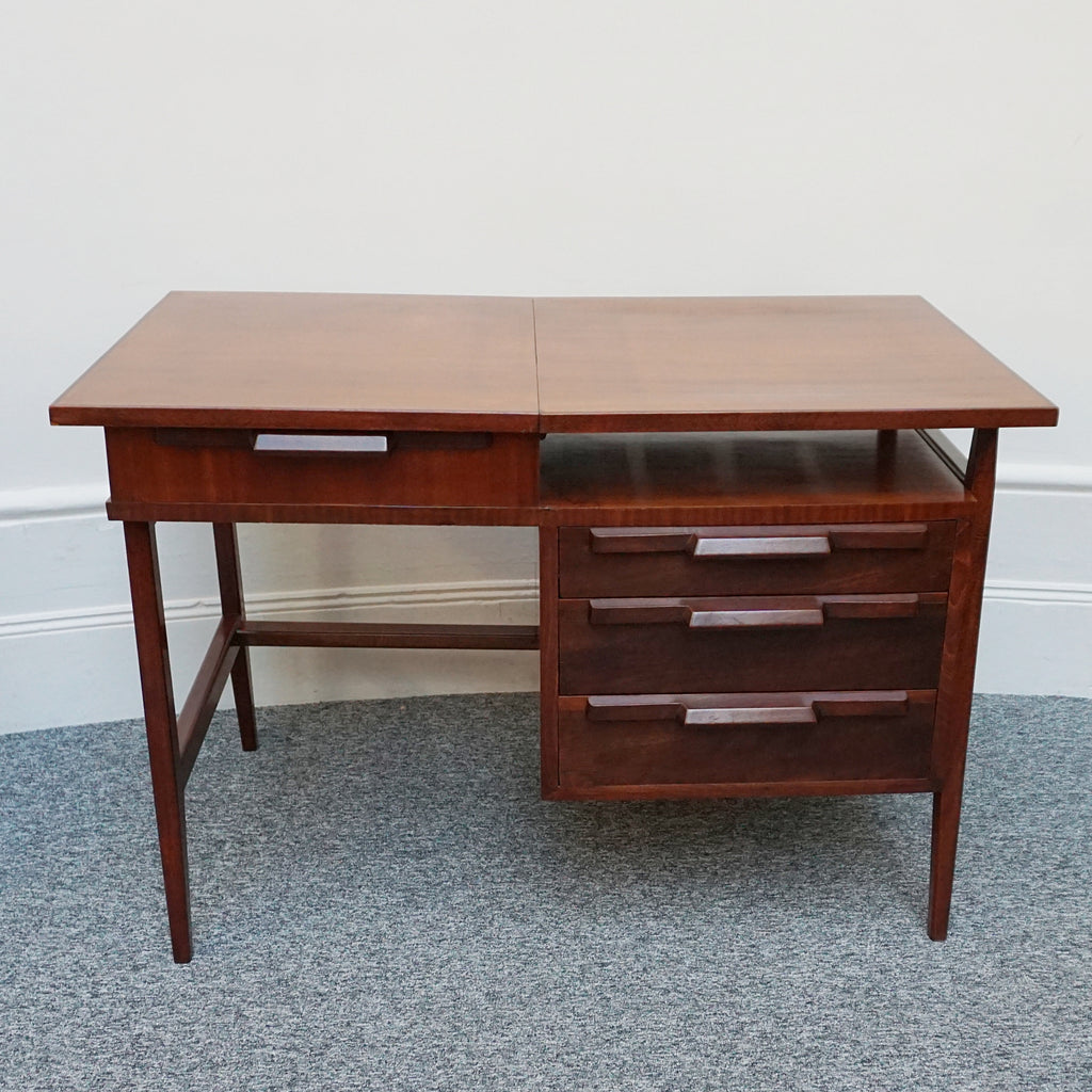 Mid-Century writing Desk Attributed to Gio Ponti. Mahogany and beech wood desk. Mid-Century Italian Design - Jeroen Markies Art Deco