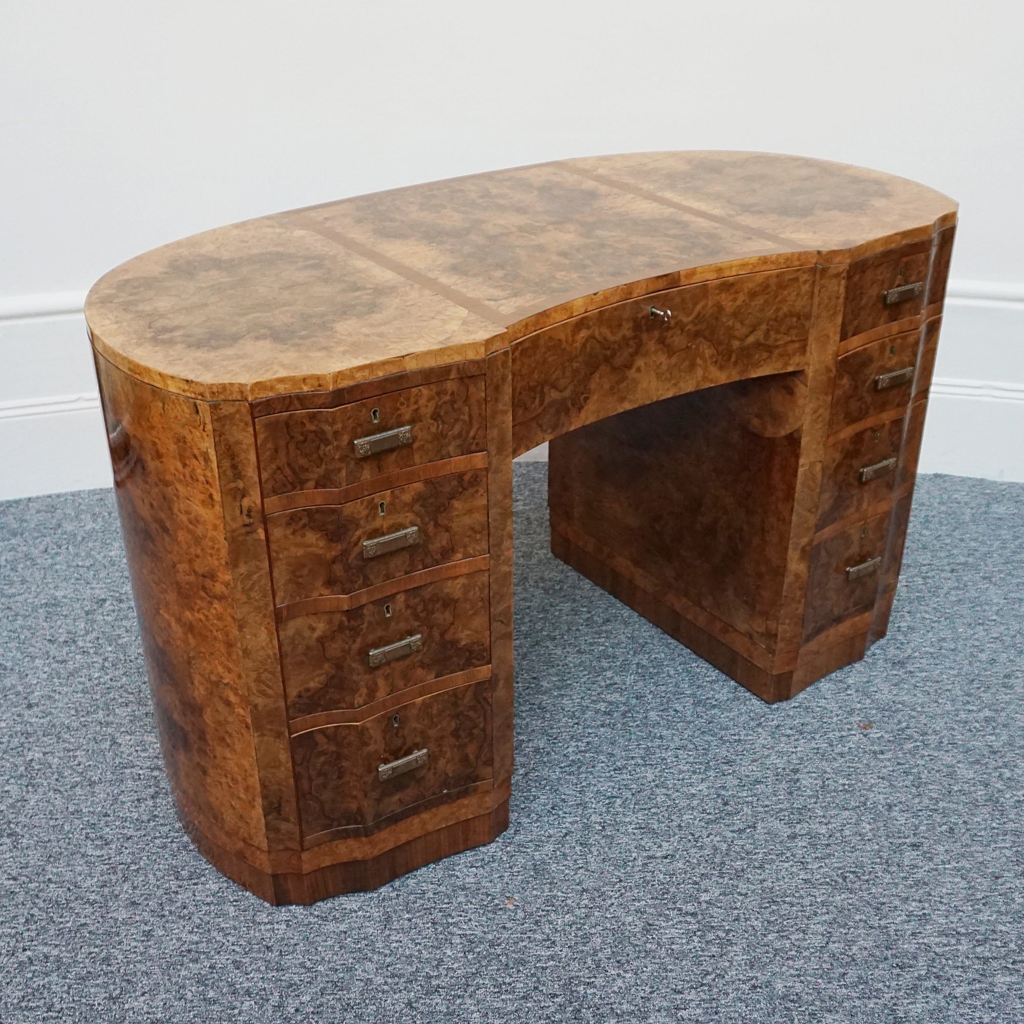 English Art Deco Desk. Curved Desk, Burr walnut, circa 1935 - Jeroen Markies Art Deco