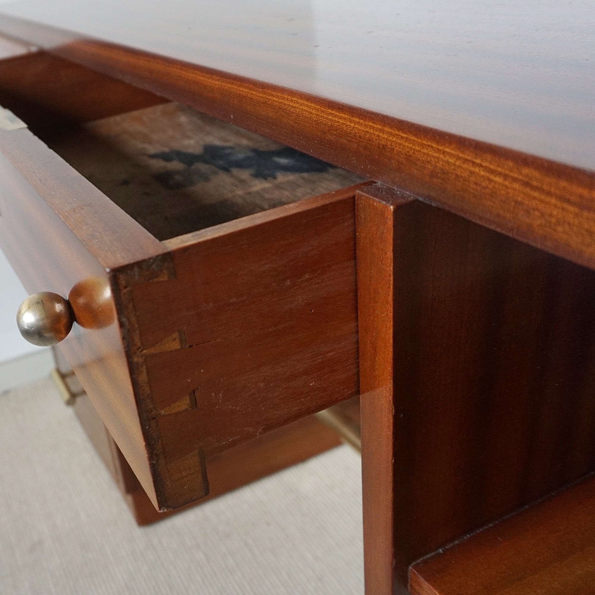 Art Deco Mahogany Desk with Original Brass Handles, 1930's. Flame mahogany - Jeroen Markies Art Deco