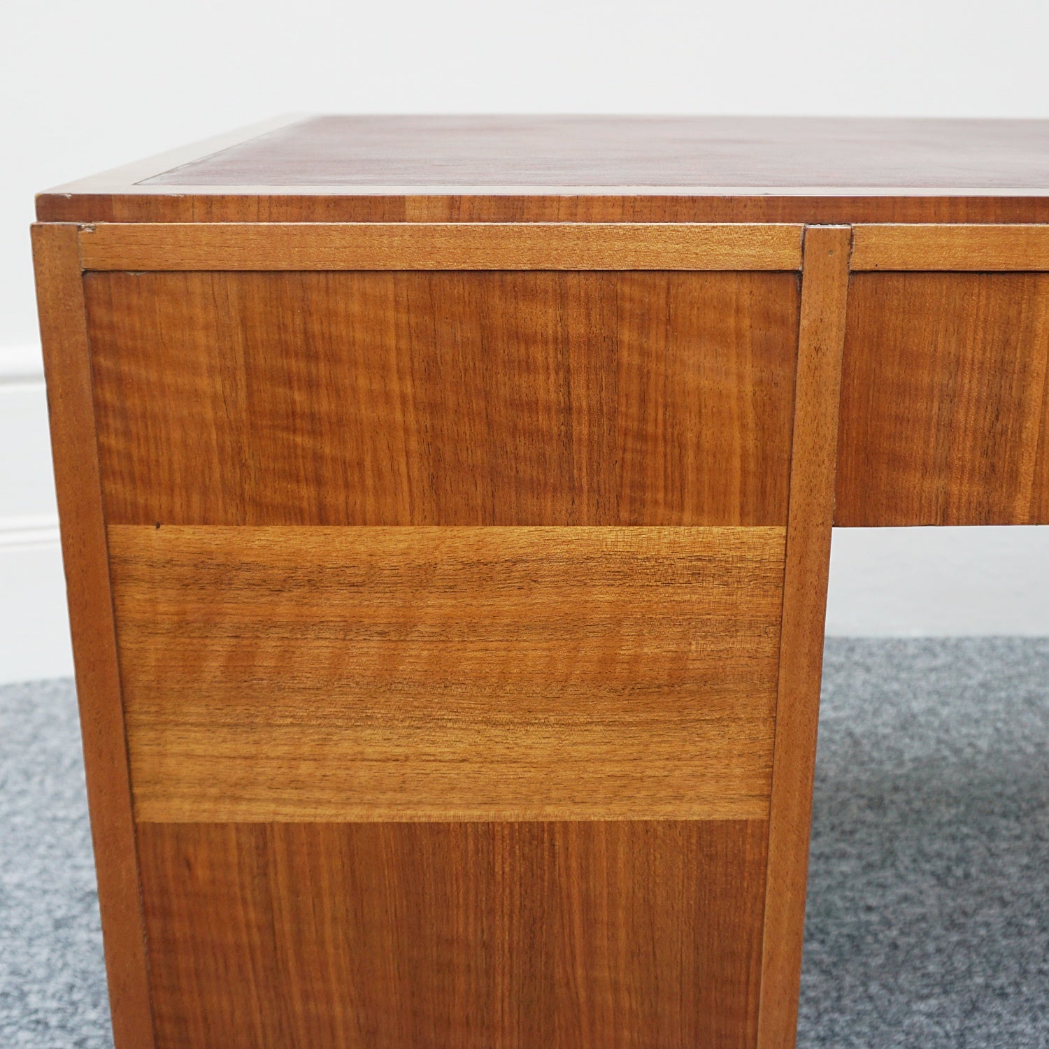 Vintage Art Deco Writing Desk by Waring.& Gillow Walnut veneered throughout - Jeroen Markies Art Deco