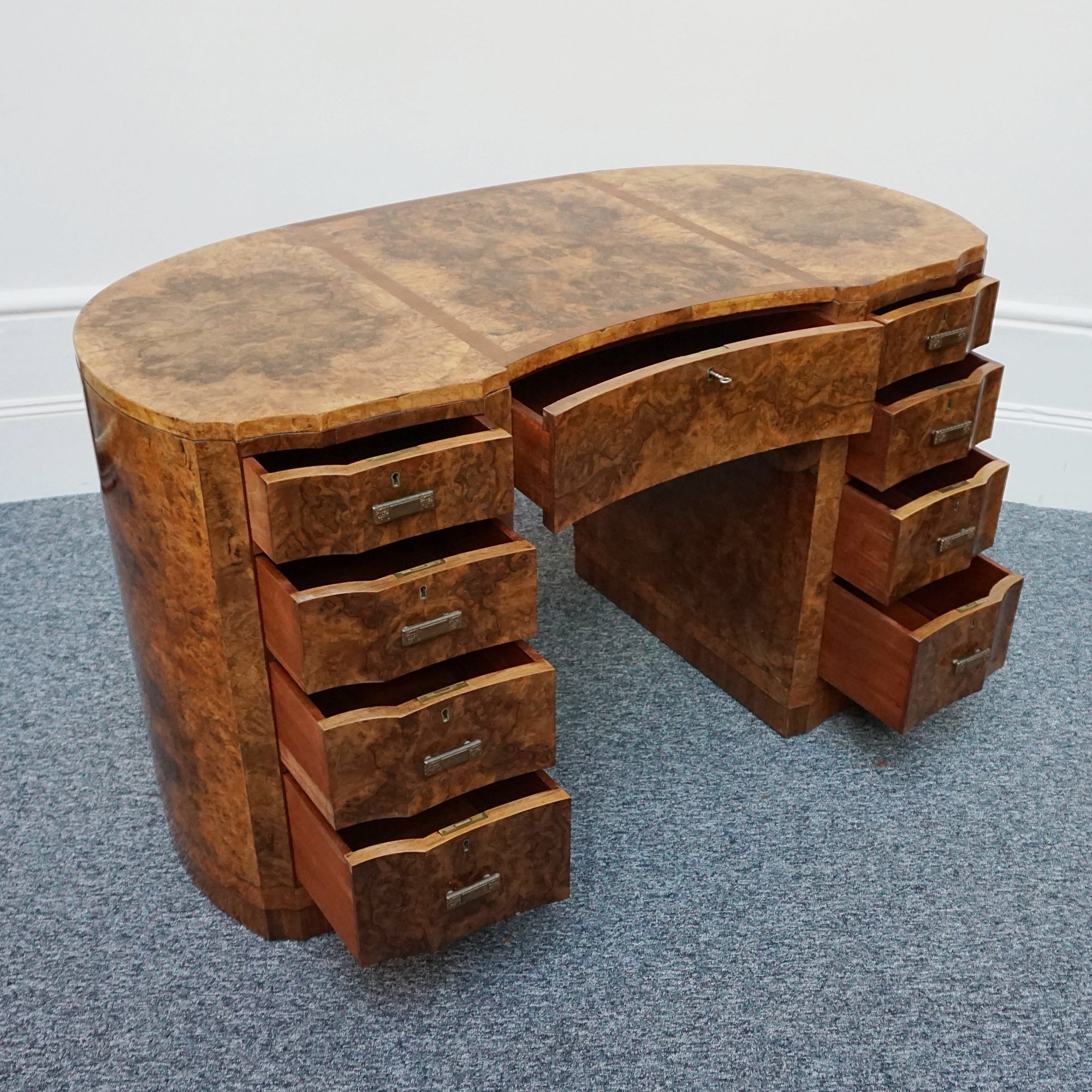 English Art Deco Desk. Curved Desk, Burr walnut, circa 1935 - Jeroen Markies Art Deco