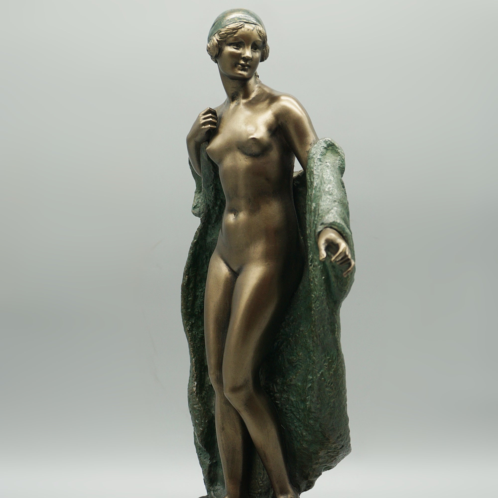 Female Nude with Cloak - Art Deco Bronze Sculpture - Jeroen Markies Art Deco