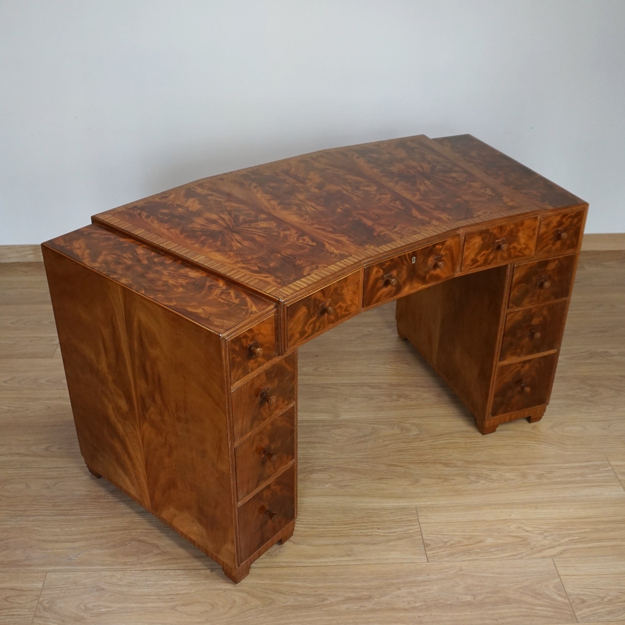 Superb Flame Mahogany Veneered Desk by Heal's of London - Jeroen Markies Art Deco