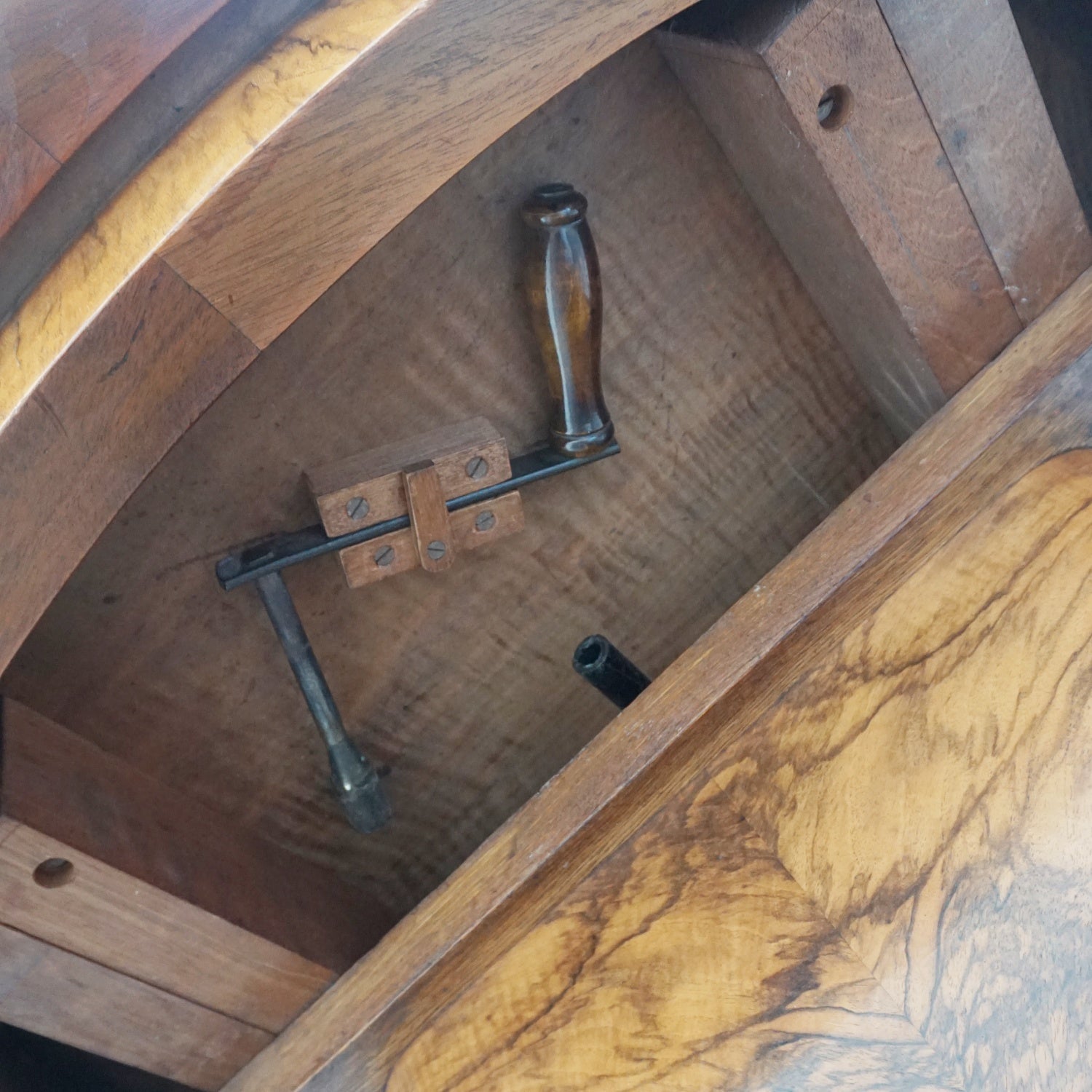 Art Deco Eight Seater Extendable Dining Suite by Heal's of London, Burr Walnut - Jeroen Markies Art Deco