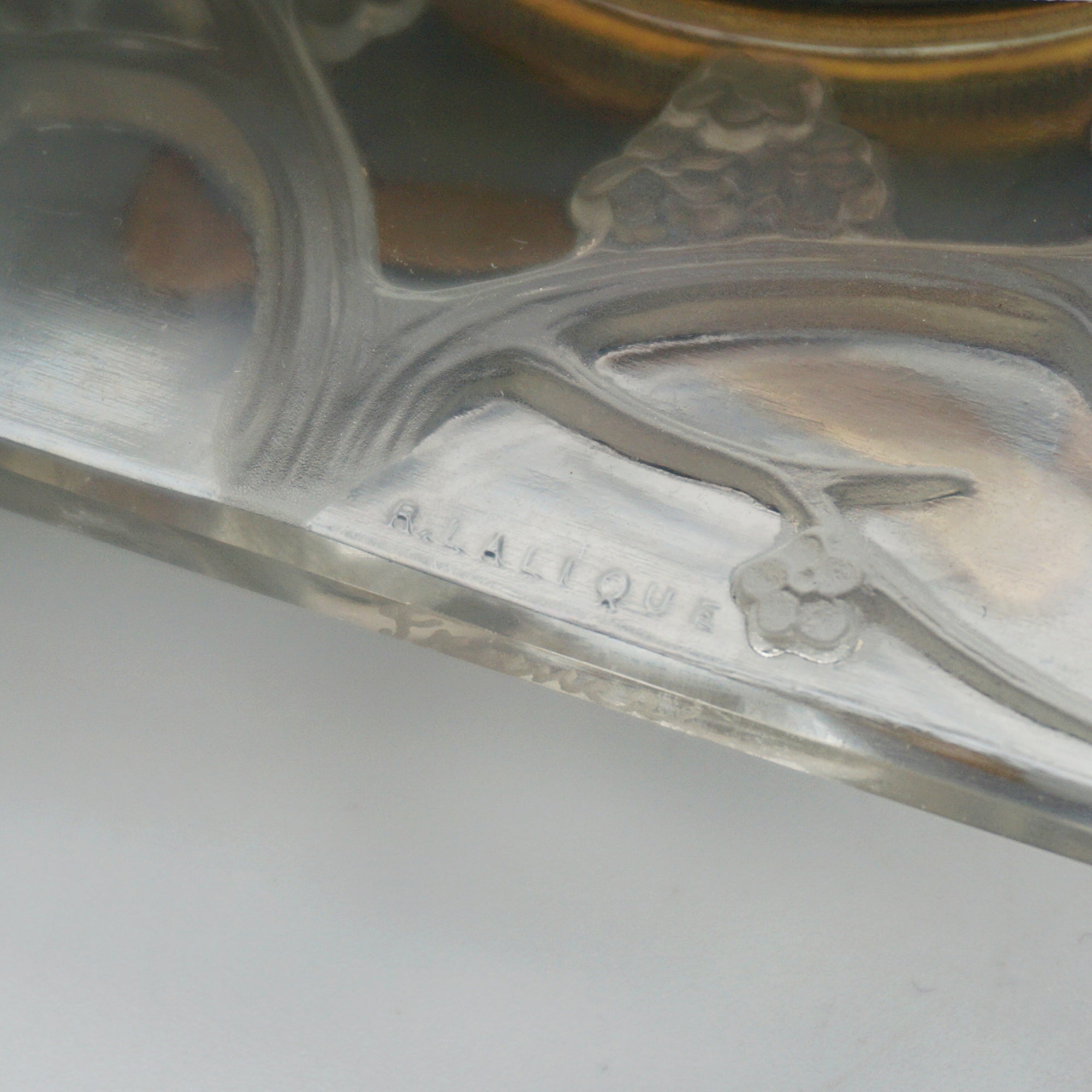 Inséparables - French Art Deco Glass - Rene Lalique - Desk Clock 
