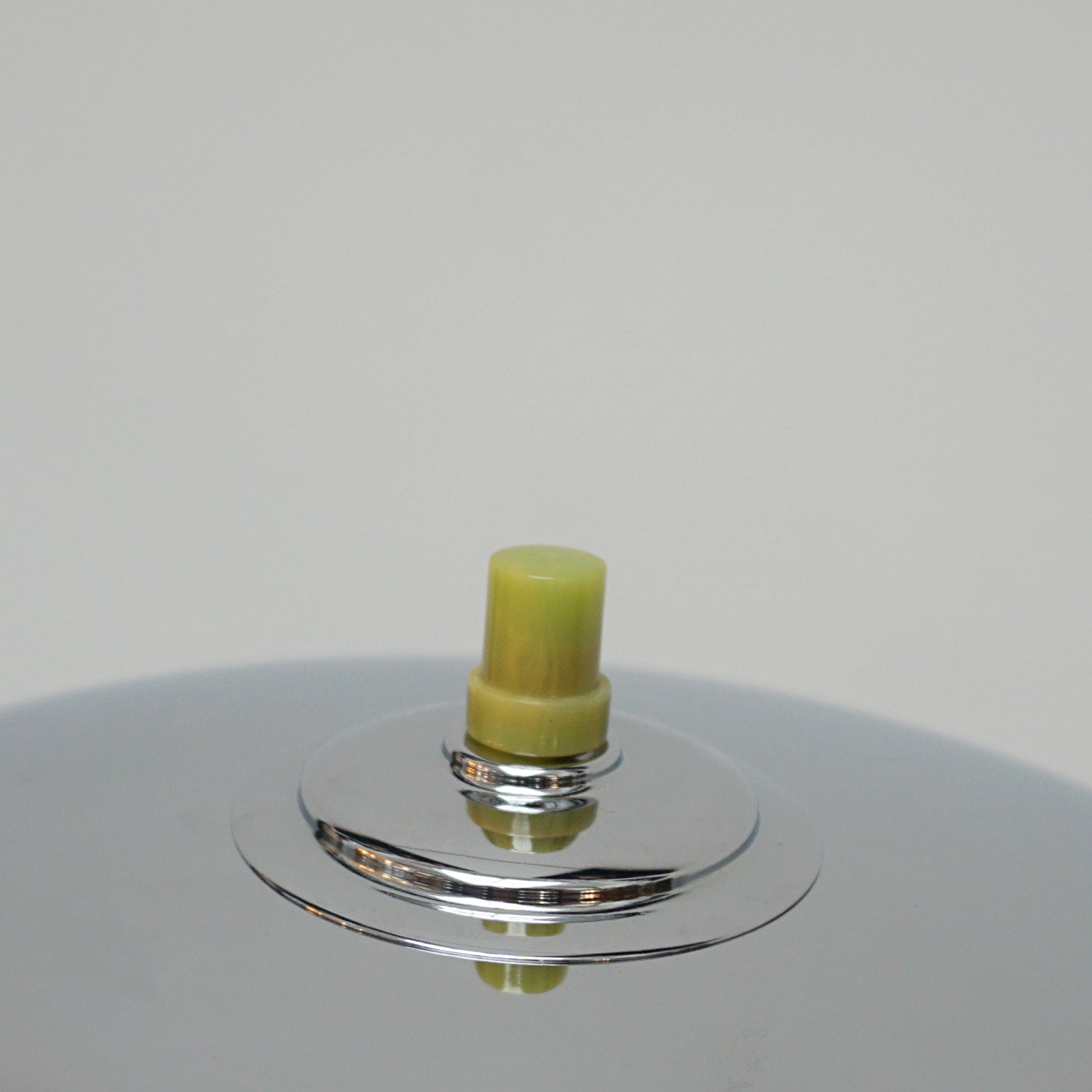 Art Deco Lamp - Jeroen Markies Art DecoArt Deco Lamp, mottled yellow and green bakelite fluted stem - Jeroen Markies Art Deco