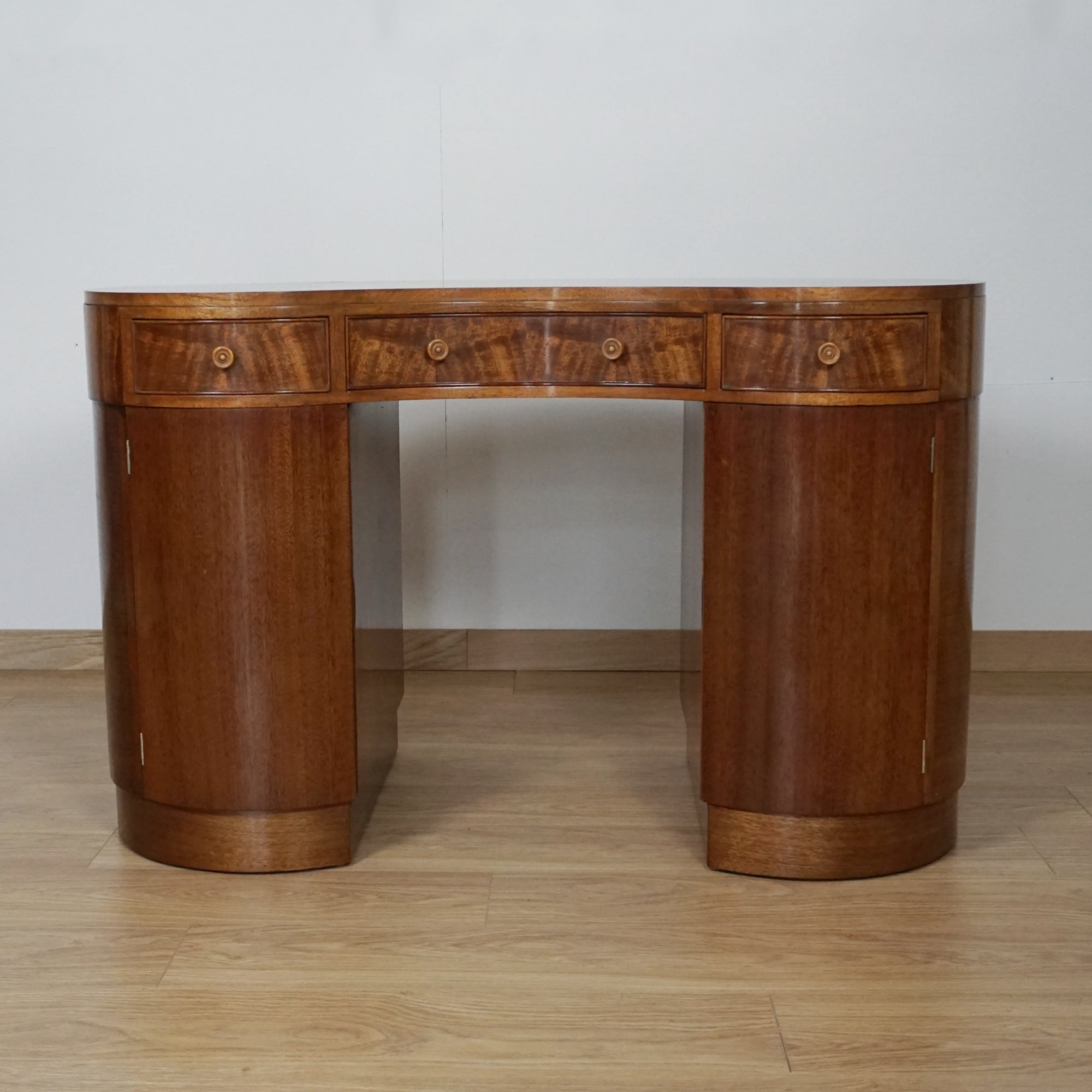 Kidney Desk