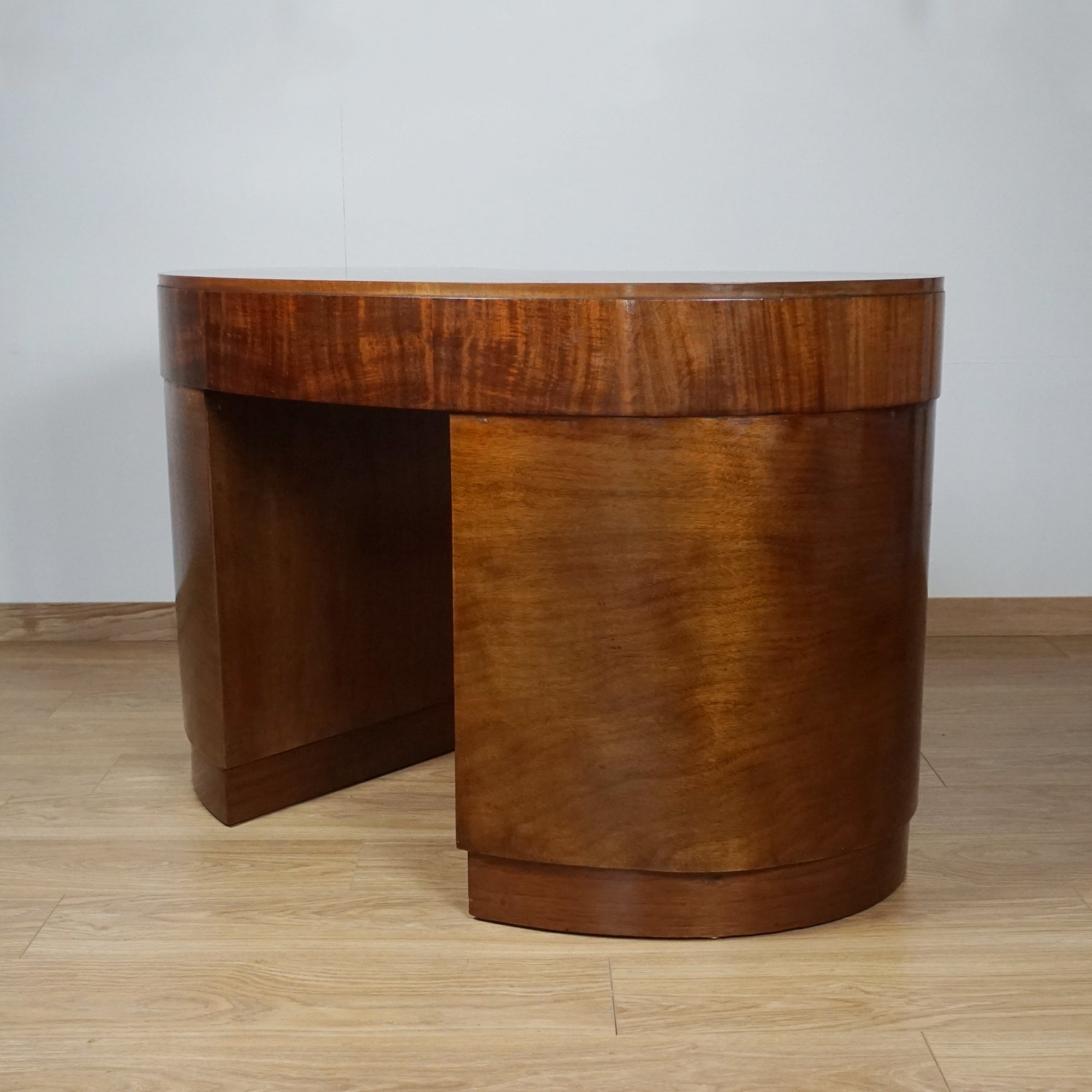 Kidney Desk