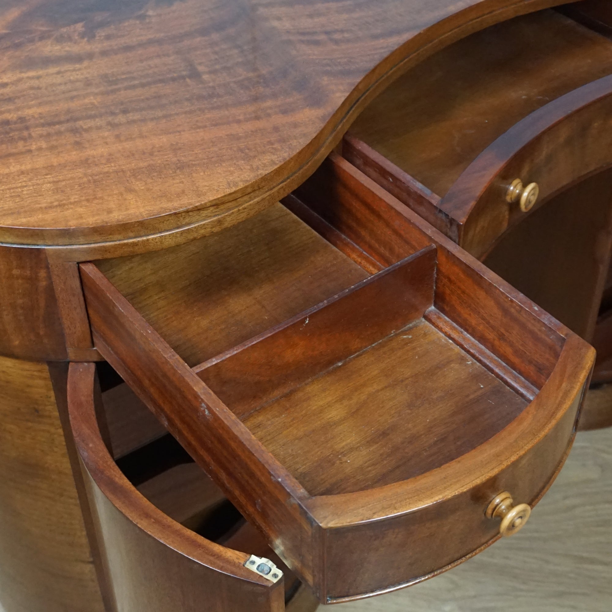 Kidney Desk