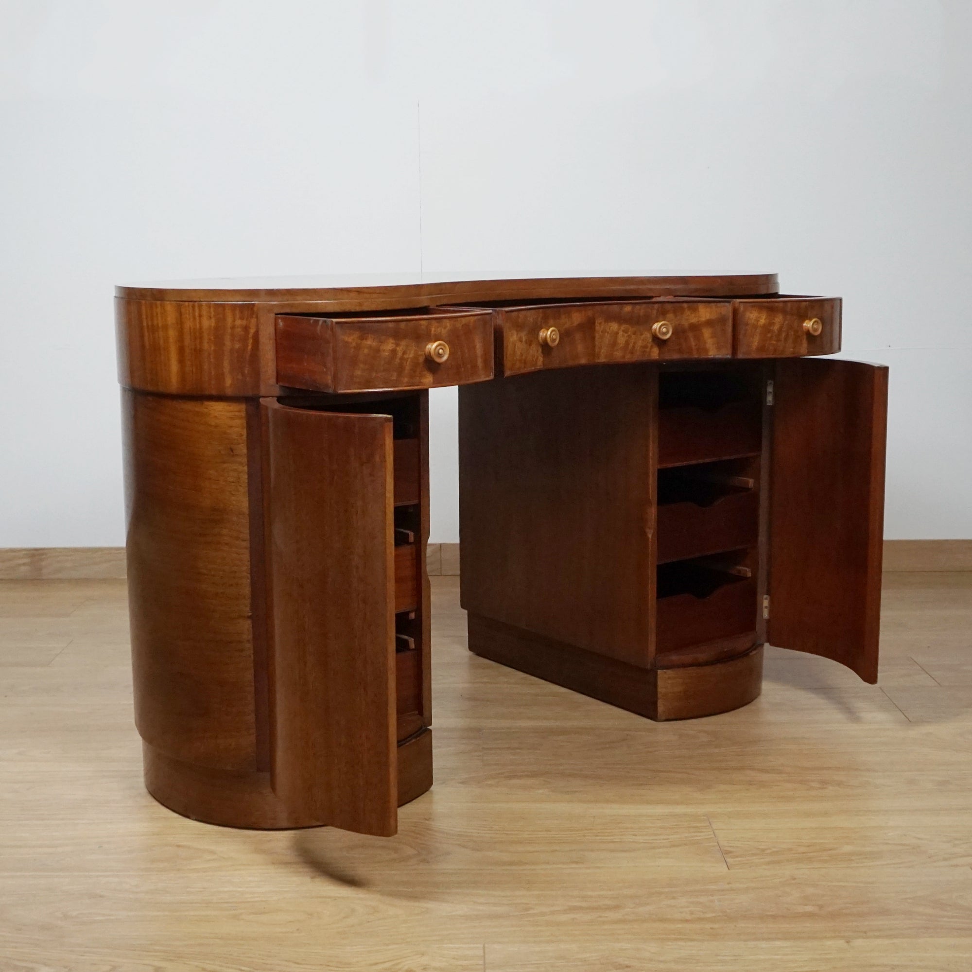 Kidney Desk