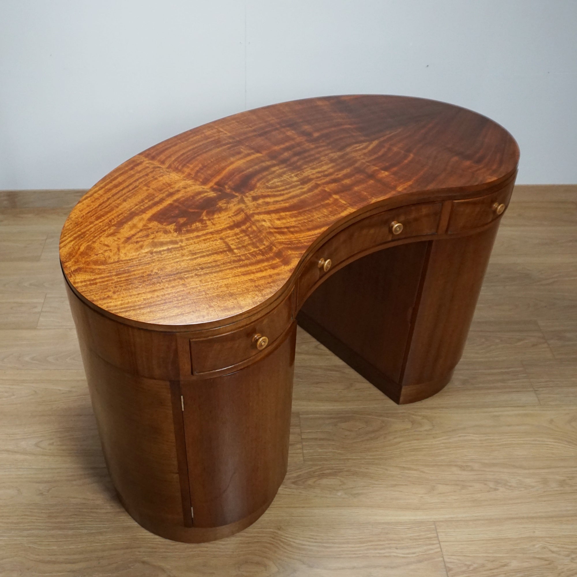 Kidney Desk
