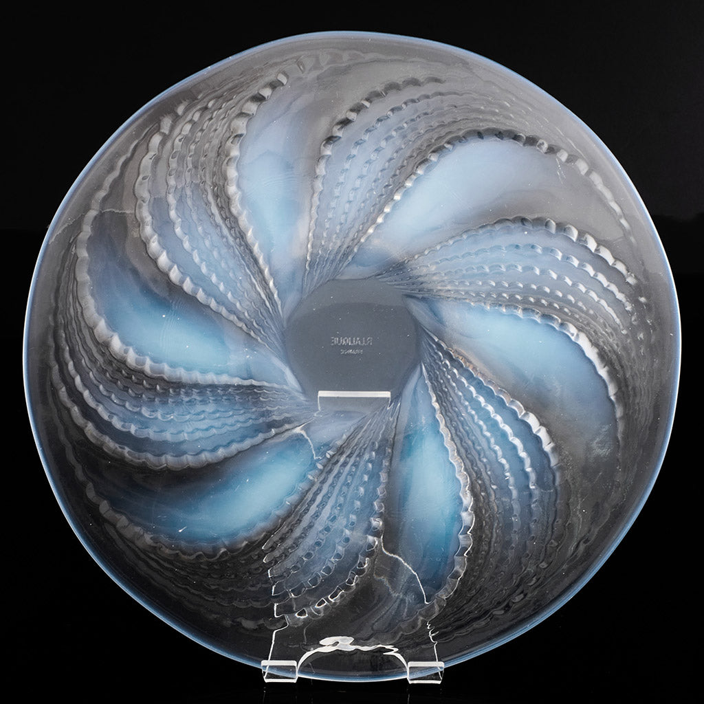 'Fleurons no.2' Opalescent Glass Plate by Rene Lalique - Jeroen Markies Art Deco